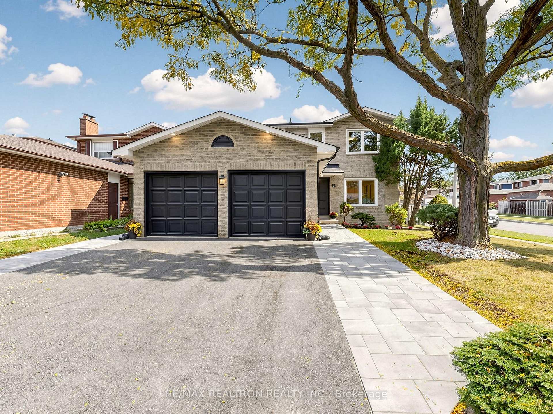 Photo 2 of 14 Lund Street, Richmond Hill, North Richvale — HOMEH