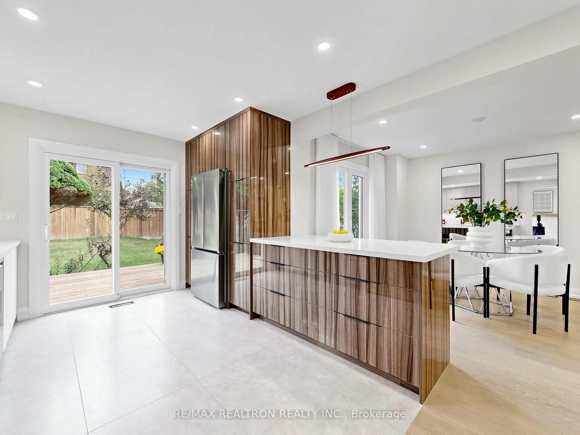 Photo 10 of 14 Lund Street, Richmond Hill, North Richvale — HOMEH
