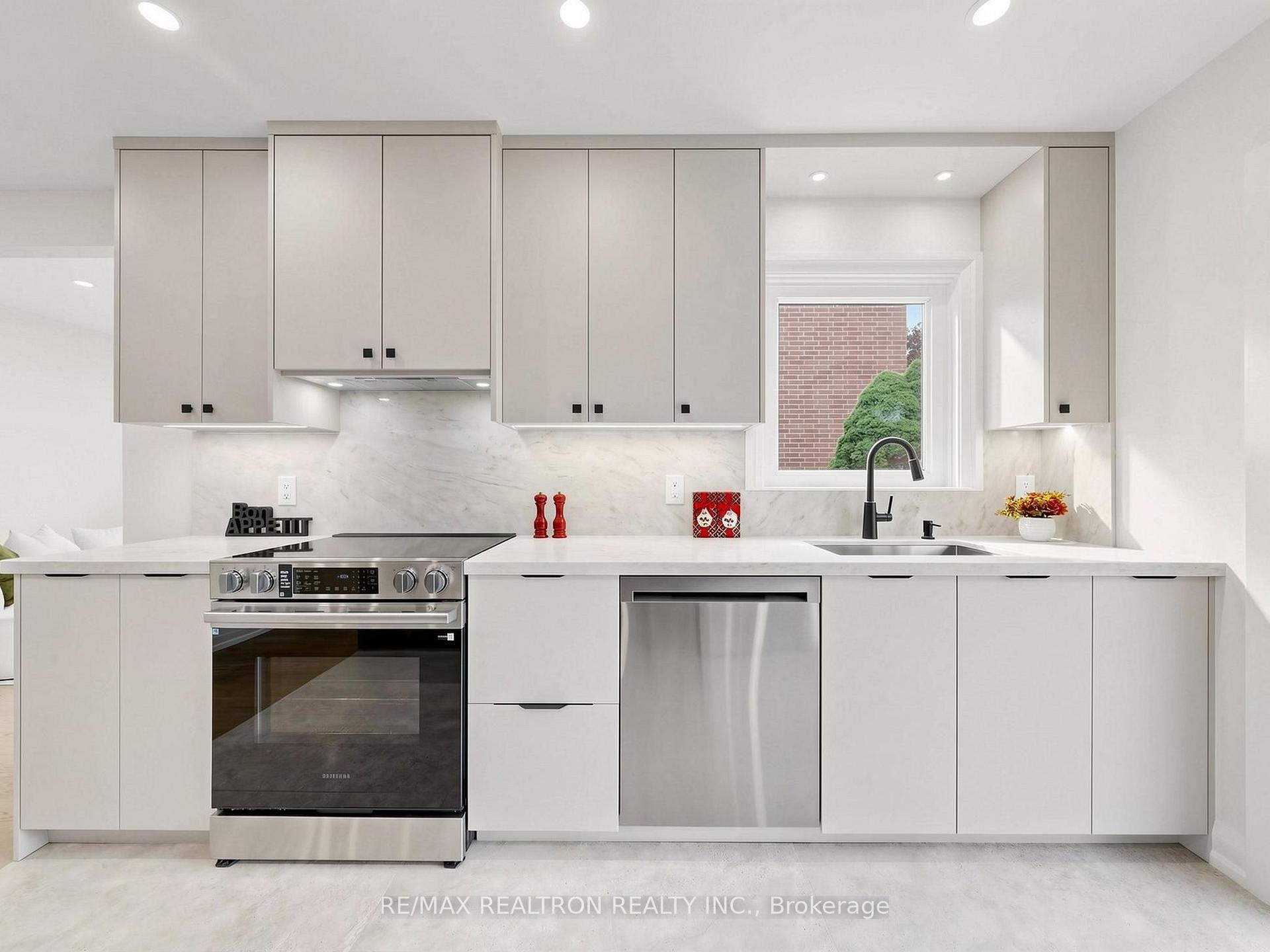 Photo 13 of 14 Lund Street, Richmond Hill, North Richvale — HOMEH