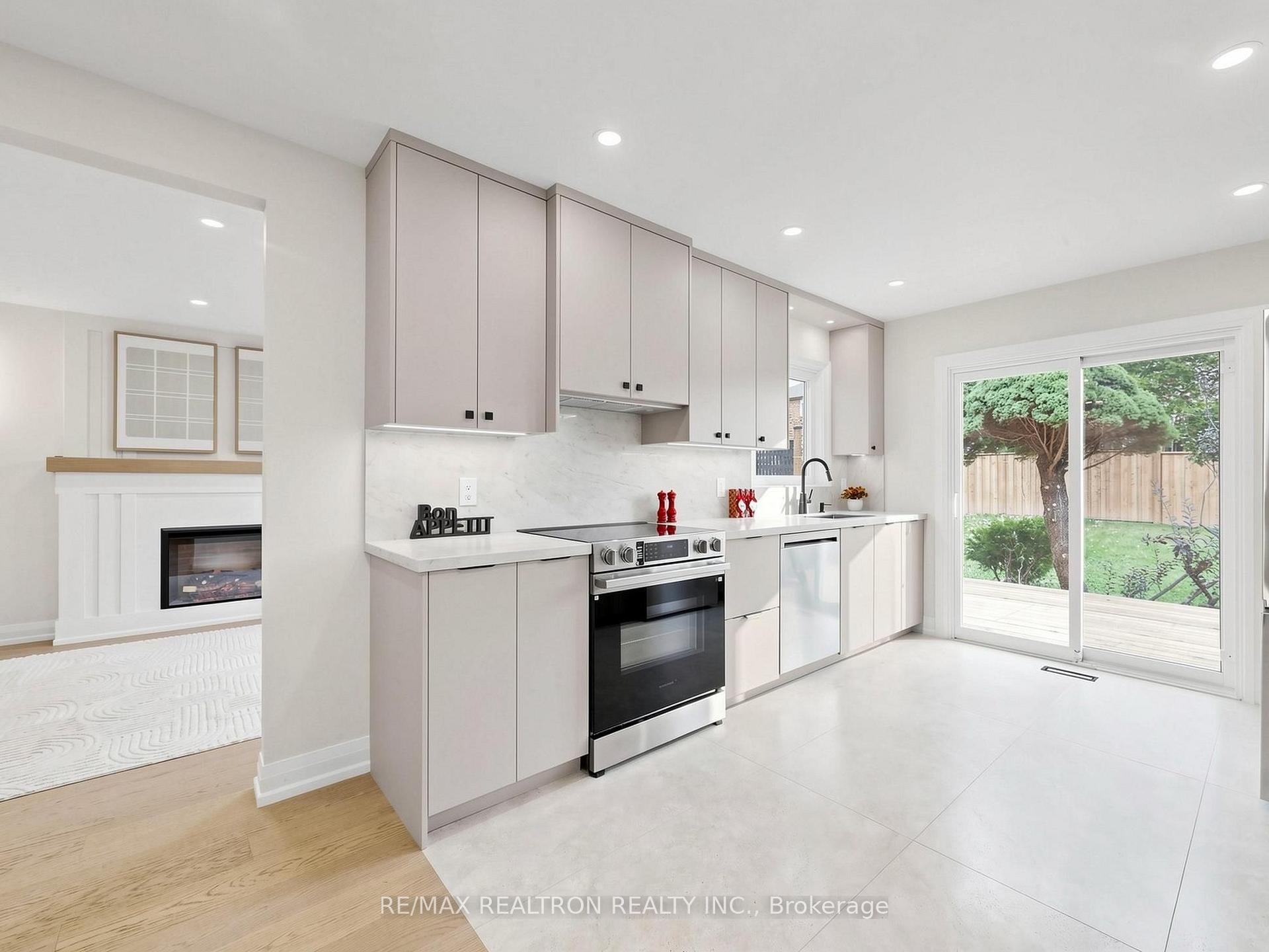 Photo 14 of 14 Lund Street, Richmond Hill, North Richvale — HOMEH
