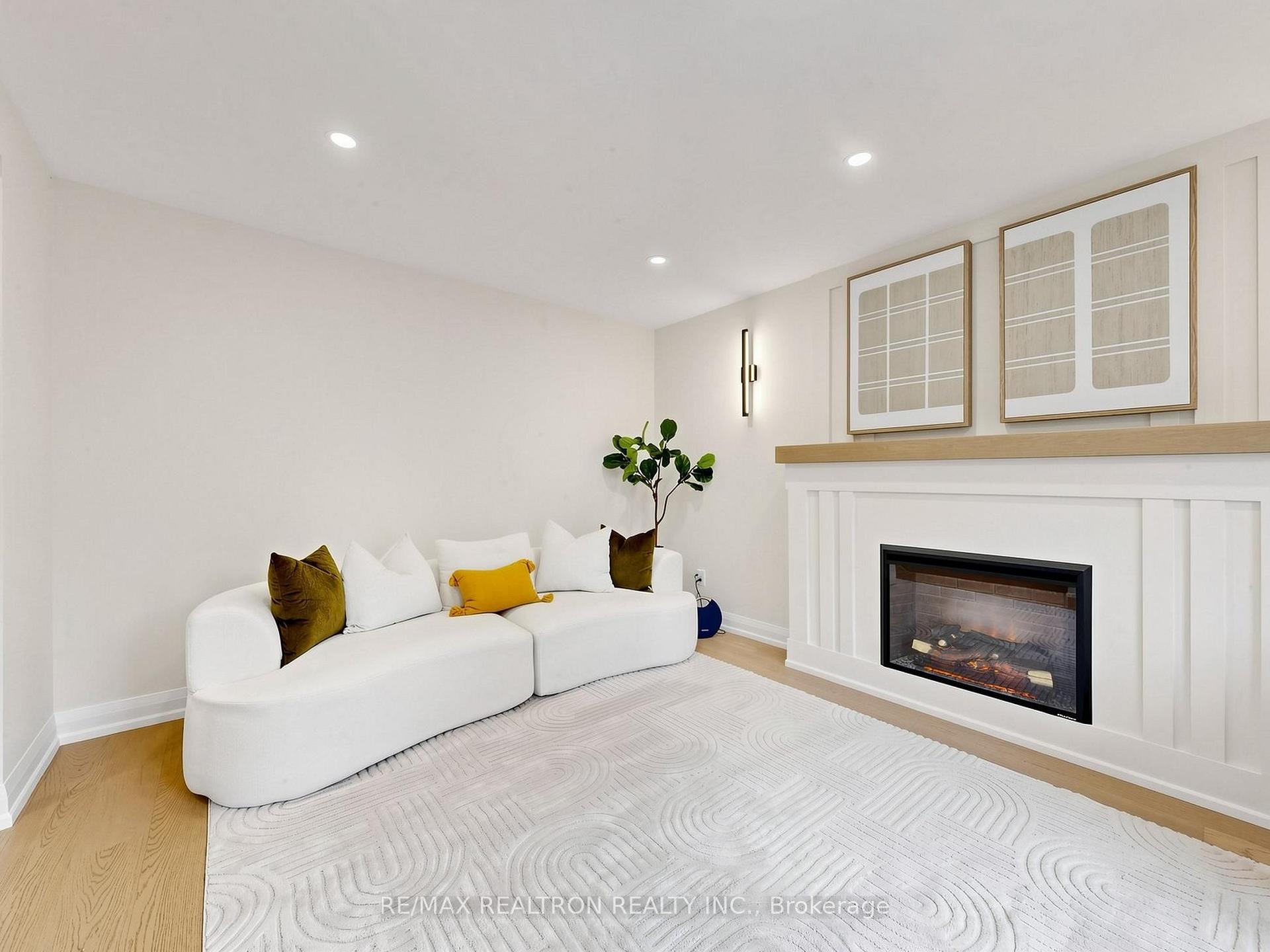 Photo 17 of 14 Lund Street, Richmond Hill, North Richvale — HOMEH