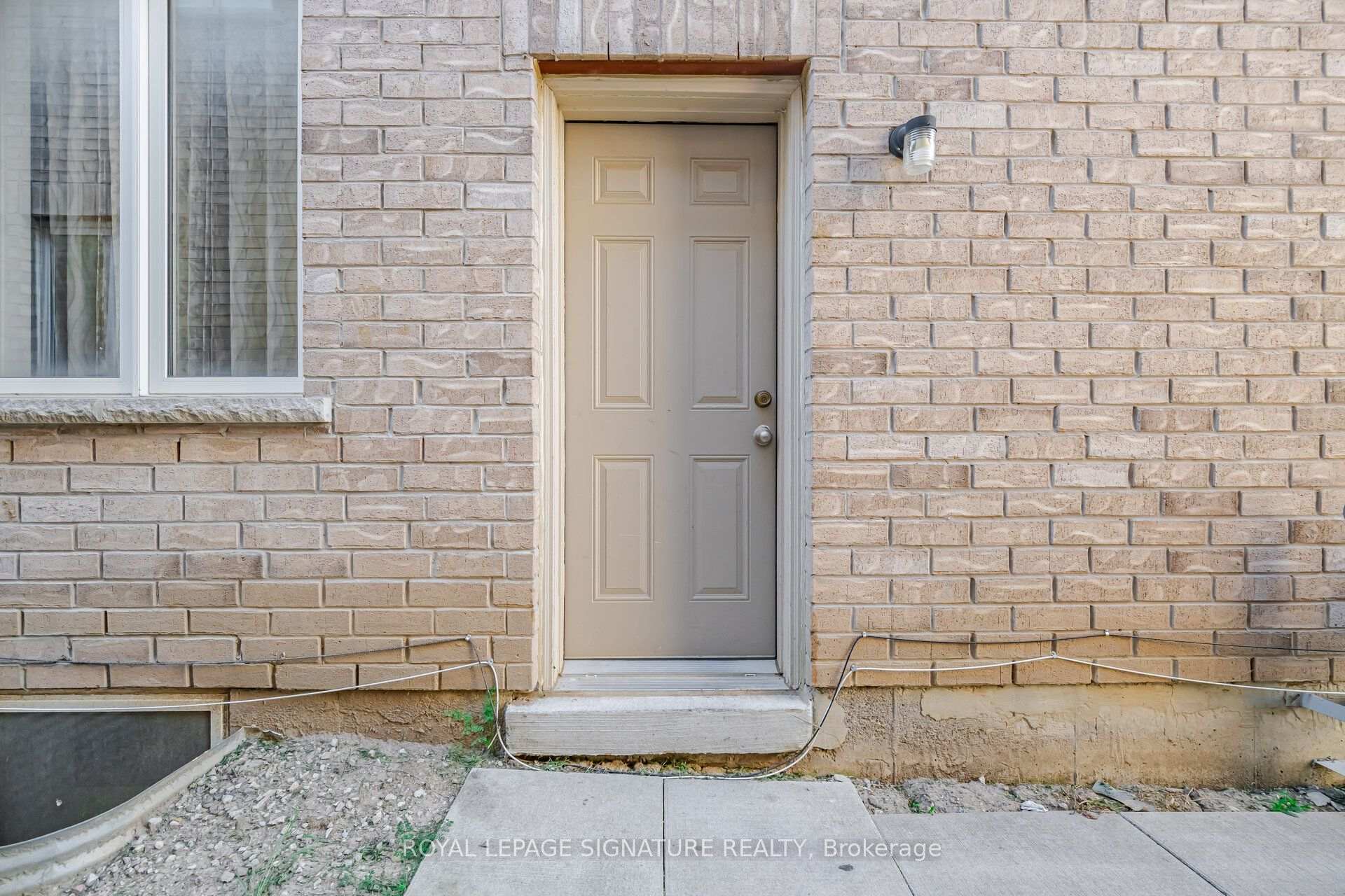 Photo 6 of Unit 2, 88 Yardley Crescent, Brampton, Credit Valley — HOMEH