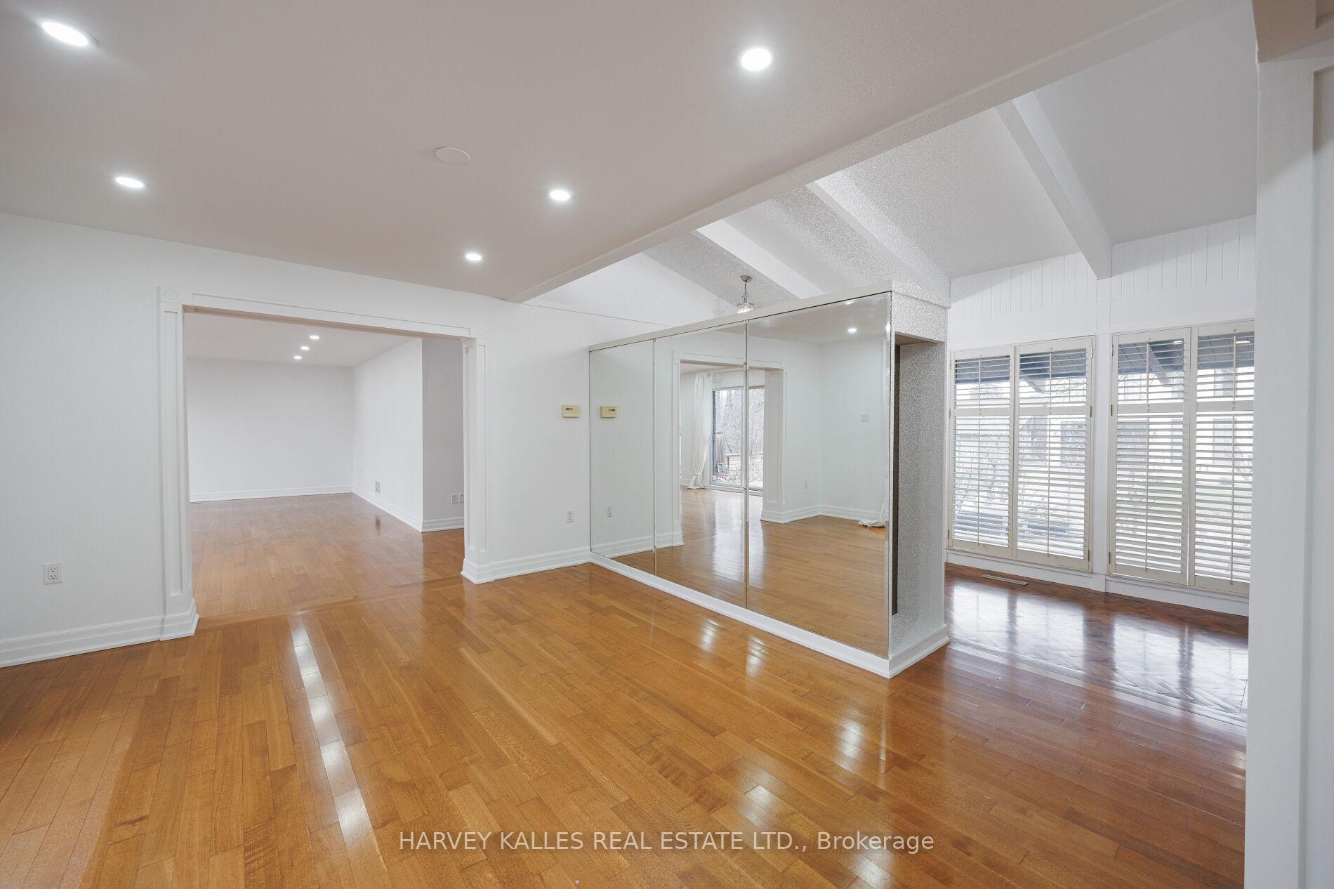 Photo 7 of 19 Blair Athol Crescent, Etobicoke, Princess-Rosethorn — HOMEH