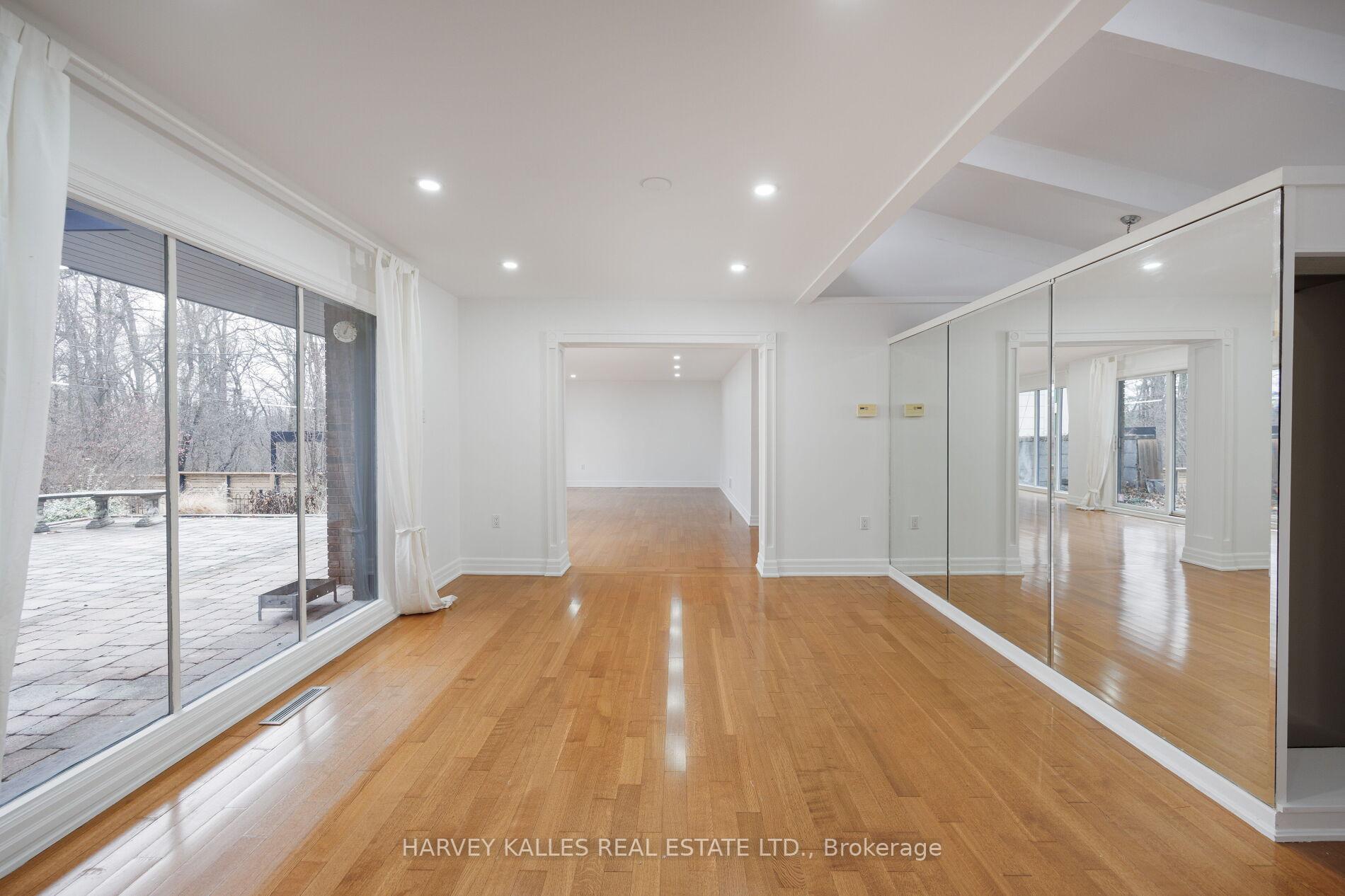 Photo 8 of 19 Blair Athol Crescent, Etobicoke, Princess-Rosethorn — HOMEH