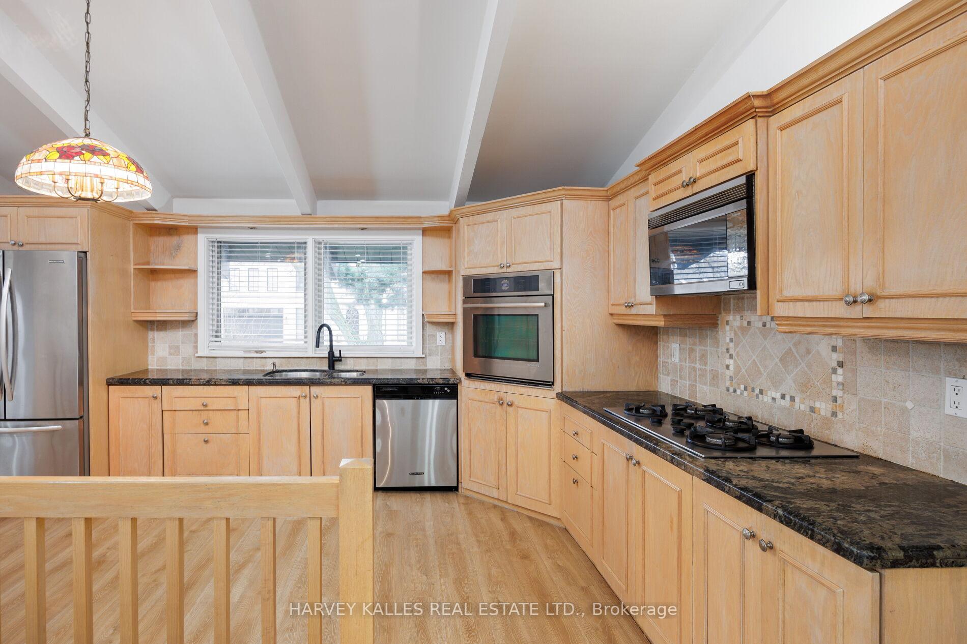 Photo 12 of 19 Blair Athol Crescent, Etobicoke, Princess-Rosethorn — HOMEH