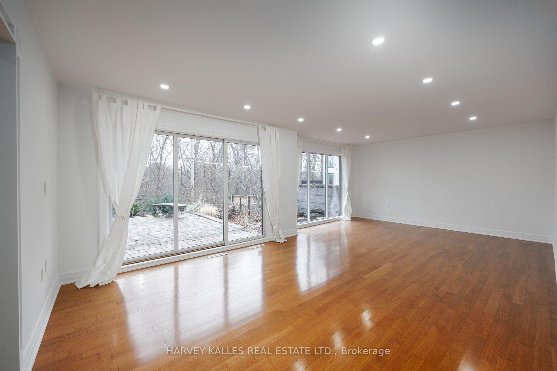 Photo 21 of 19 Blair Athol Crescent, Etobicoke, Princess-Rosethorn — HOMEH