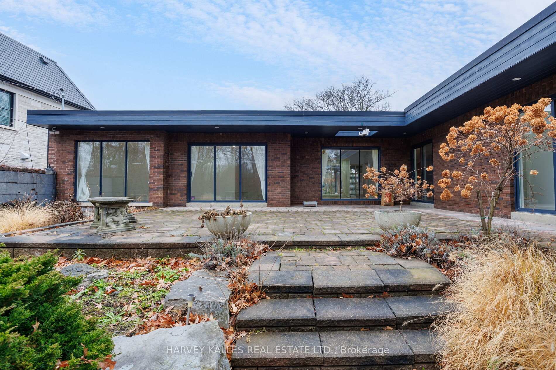 Photo 24 of 19 Blair Athol Crescent, Etobicoke, Princess-Rosethorn — HOMEH