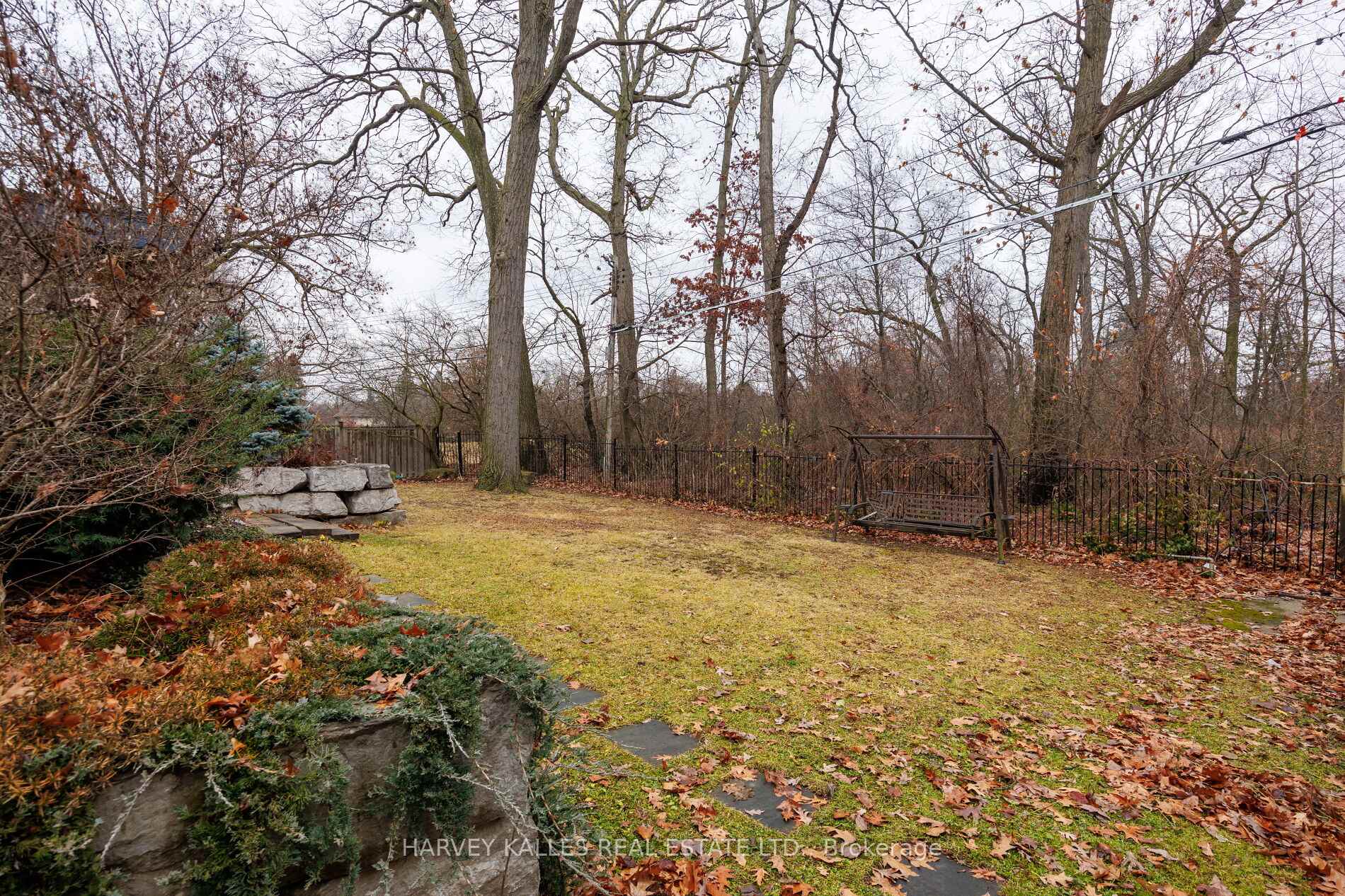 Photo 25 of 19 Blair Athol Crescent, Etobicoke, Princess-Rosethorn — HOMEH