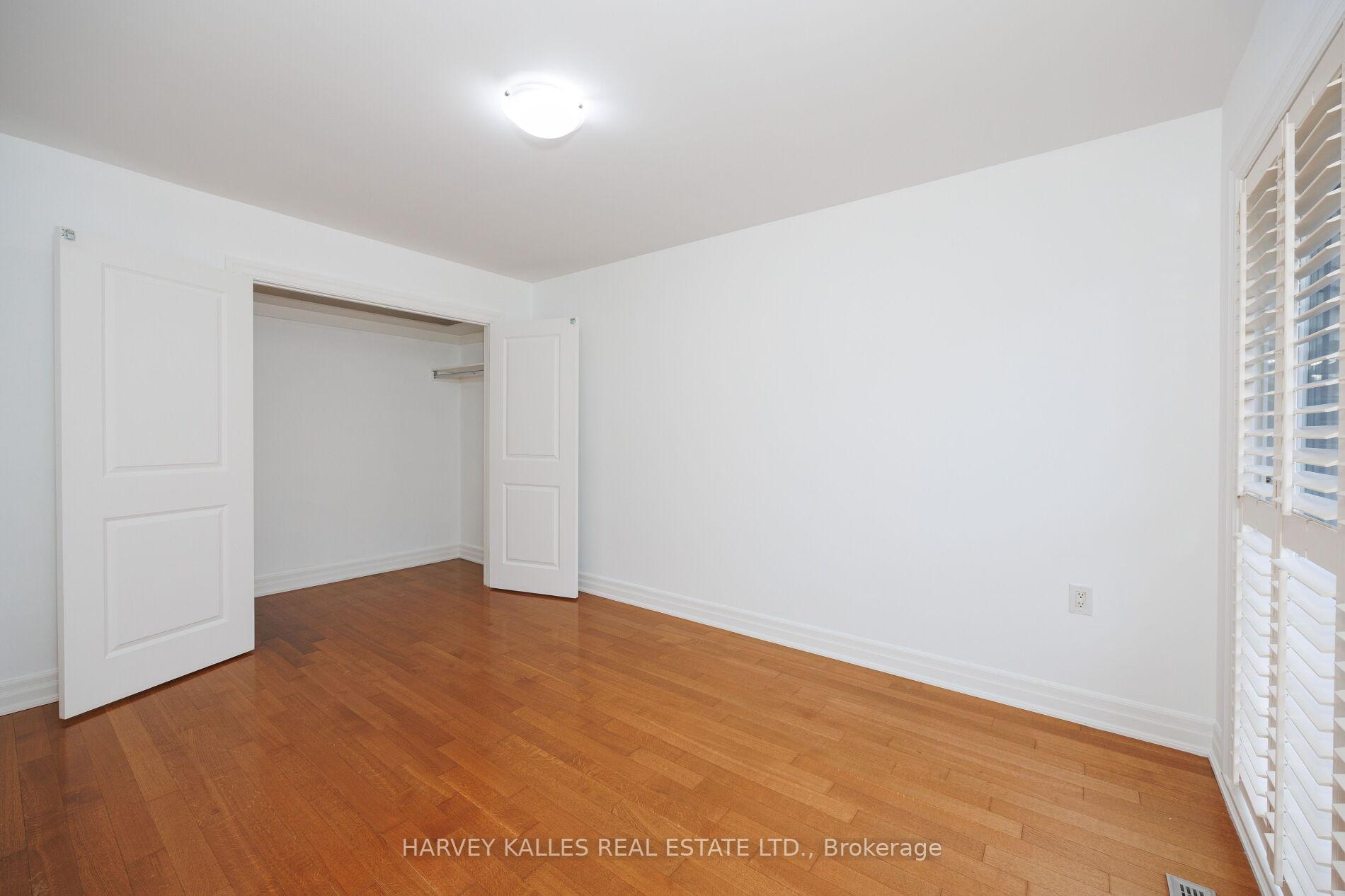 Photo 37 of 19 Blair Athol Crescent, Etobicoke, Princess-Rosethorn — HOMEH