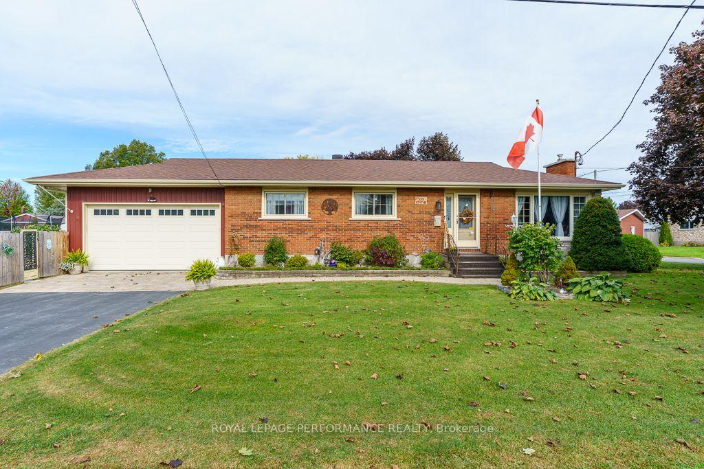 Photo 1 of 1001 Edythe Avenue, Cornwall, Cornwall — HOMEH