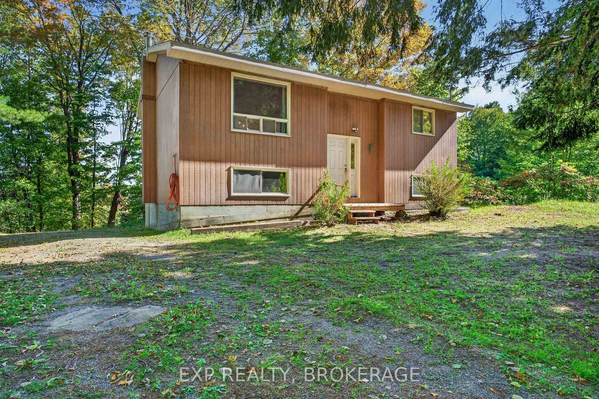 Photo 2 of 1054 York Road, Frontenac, Frontenac Centre — HOMEH