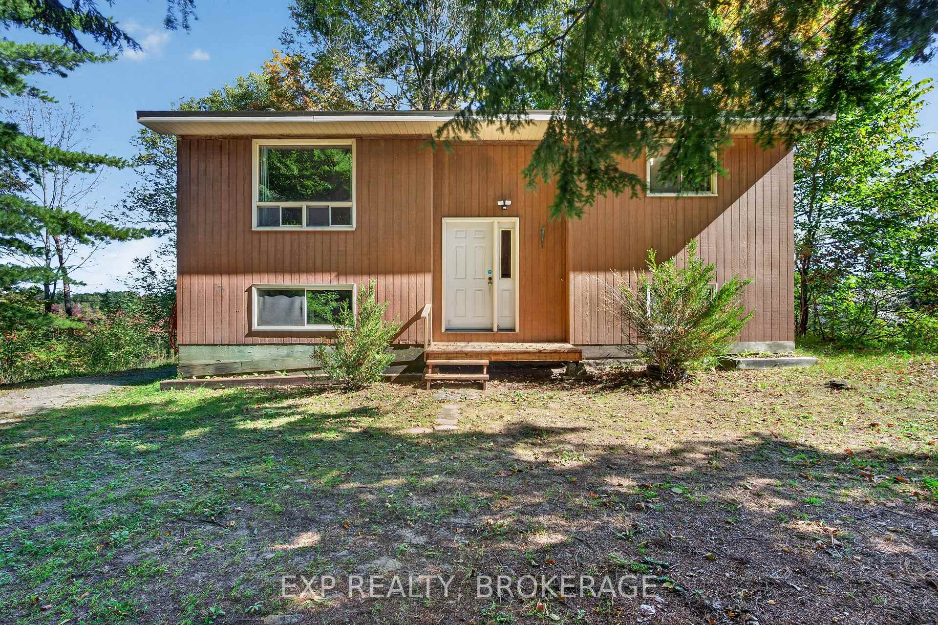 Photo 3 of 1054 York Road, Frontenac, Frontenac Centre — HOMEH