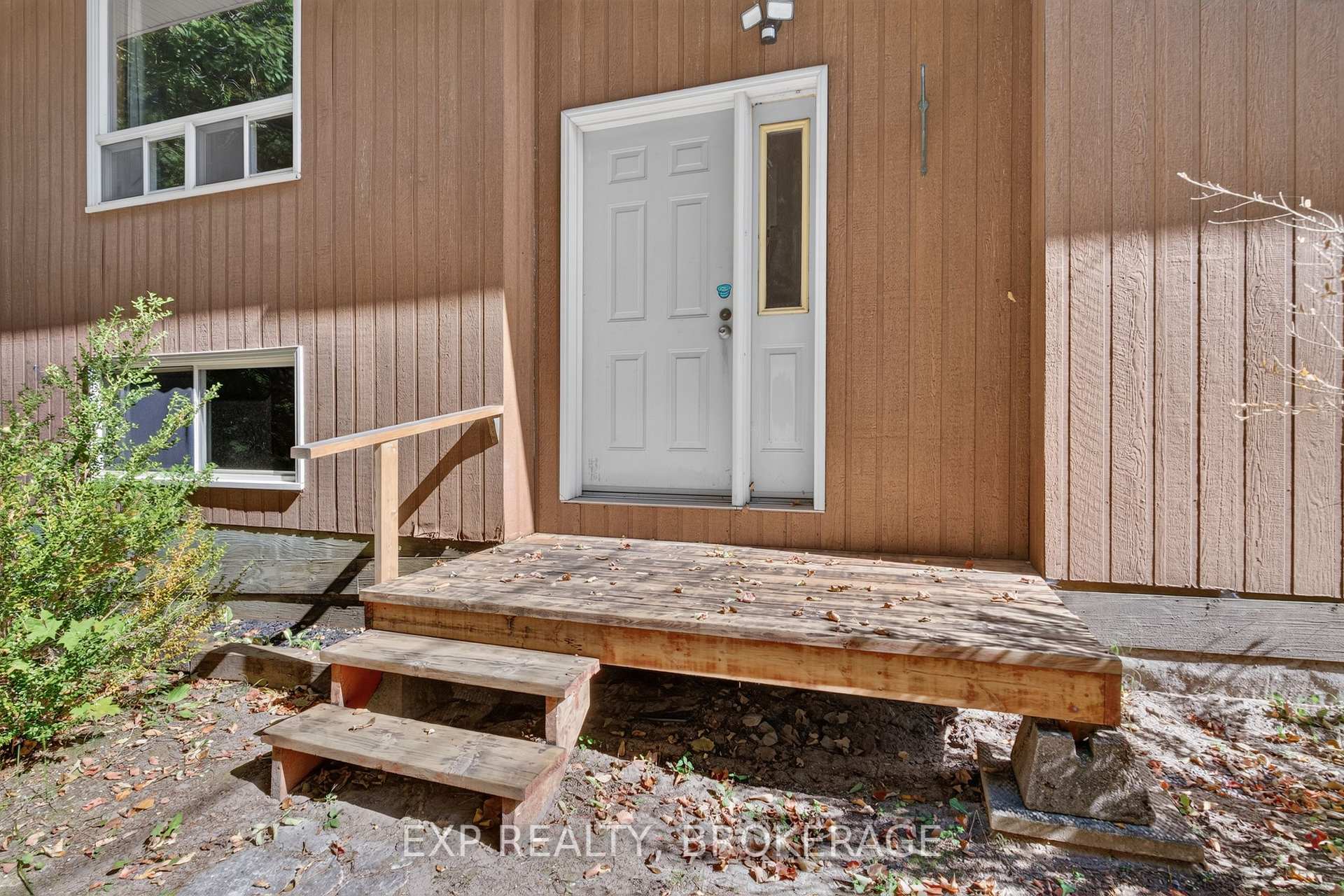 Photo 5 of 1054 York Road, Frontenac, Frontenac Centre — HOMEH