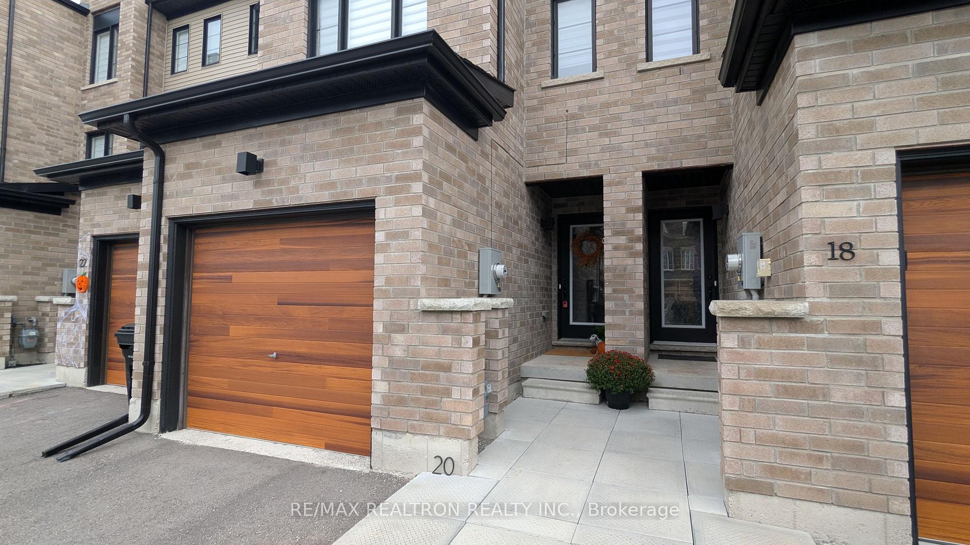 Photo 3 of 20 Pumpkin Corner Crescent, Barrie, Rural Barrie Southeast — HOMEH