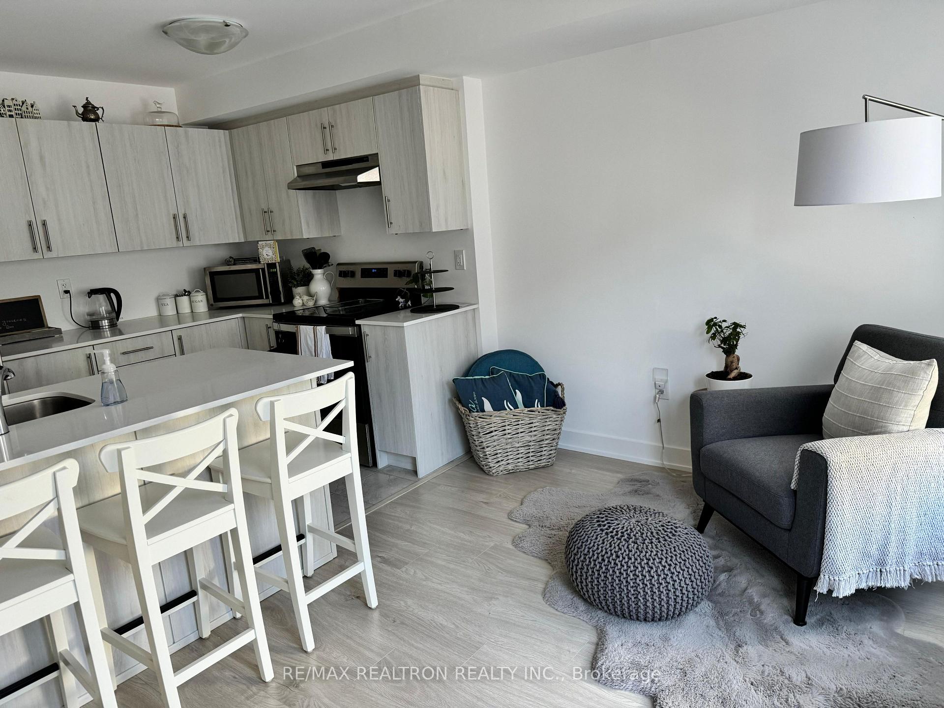 Photo 11 of 20 Pumpkin Corner Crescent, Barrie, Rural Barrie Southeast — HOMEH