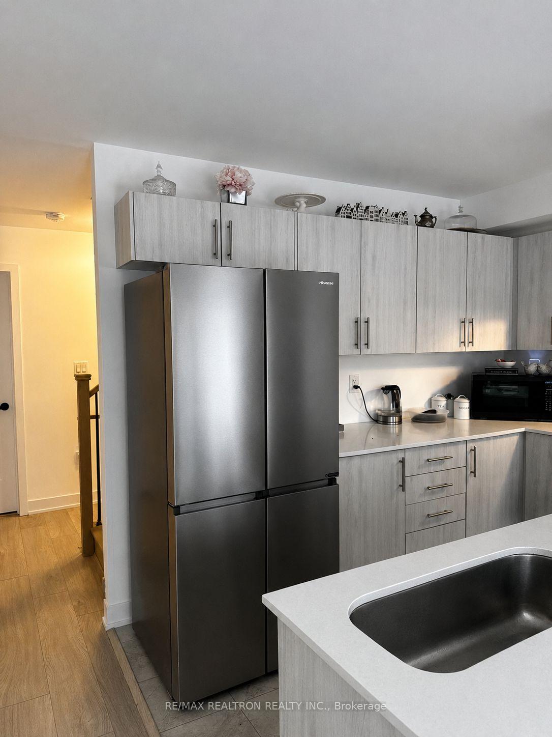 Photo 12 of 20 Pumpkin Corner Crescent, Barrie, Rural Barrie Southeast — HOMEH