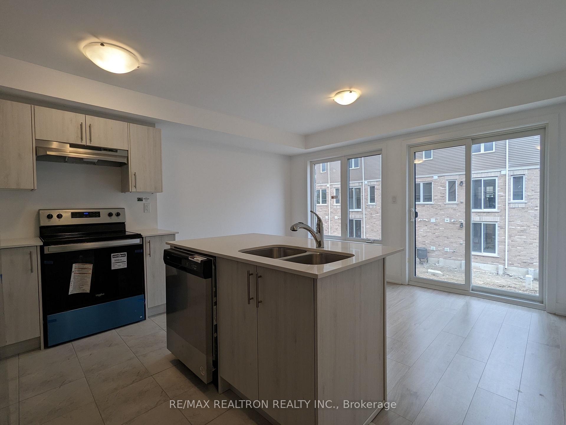 Photo 15 of 20 Pumpkin Corner Crescent, Barrie, Rural Barrie Southeast — HOMEH
