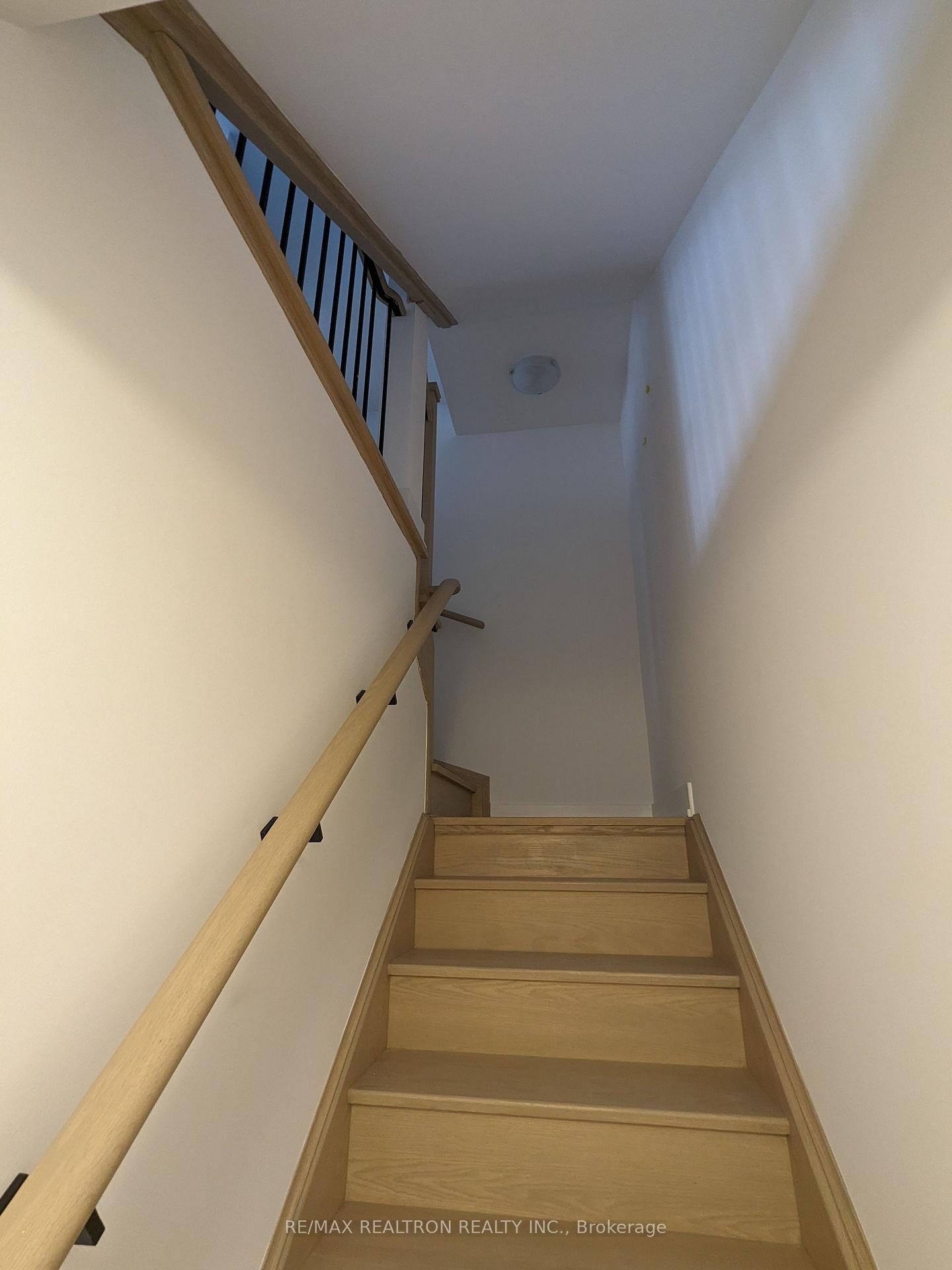 Photo 18 of 20 Pumpkin Corner Crescent, Barrie, Rural Barrie Southeast — HOMEH
