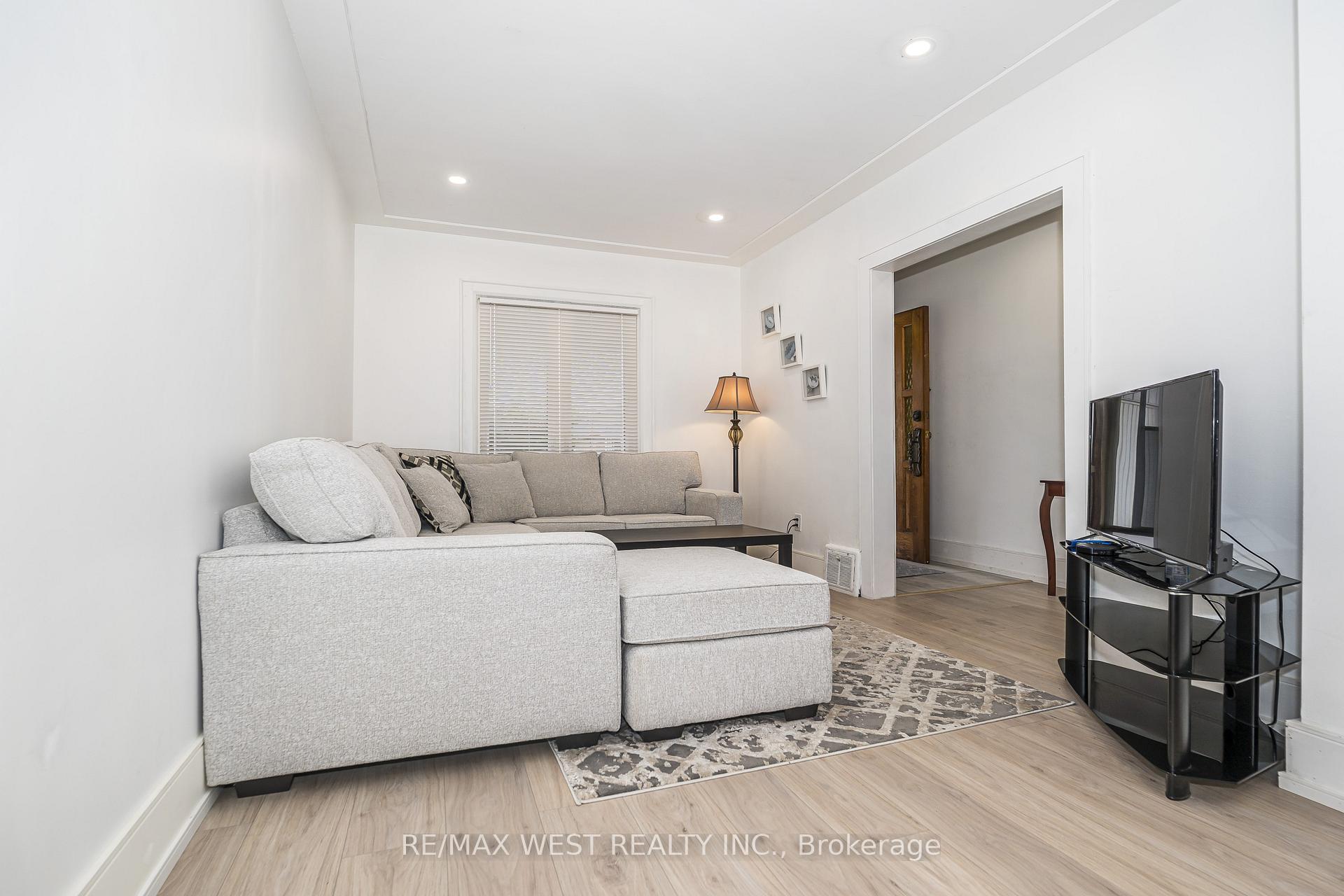 Photo 3 of 83 Scott Road, Toronto, Keelesdale-Eglinton West — HOMEH