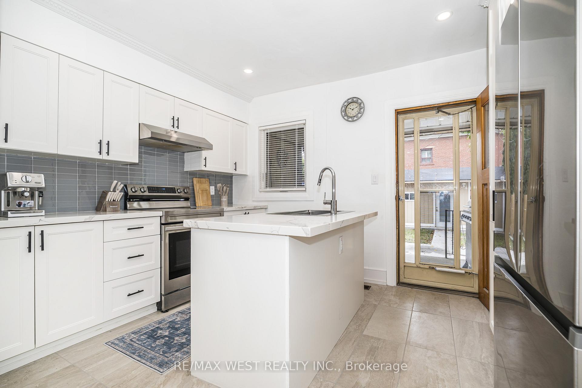 Photo 5 of 83 Scott Road, Toronto, Keelesdale-Eglinton West — HOMEH