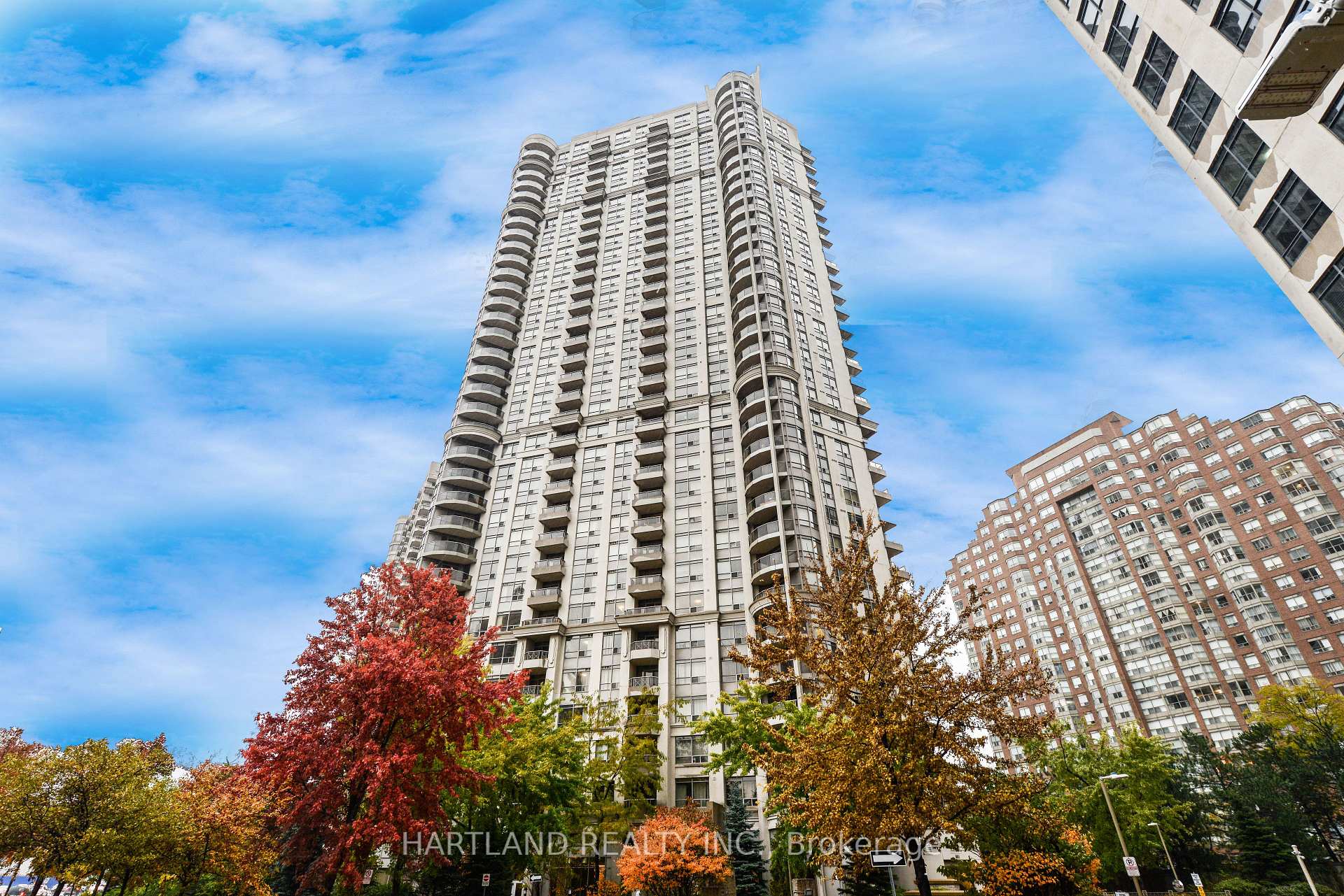 Front of Unit 405, 310 Burnhamthorpe Road W