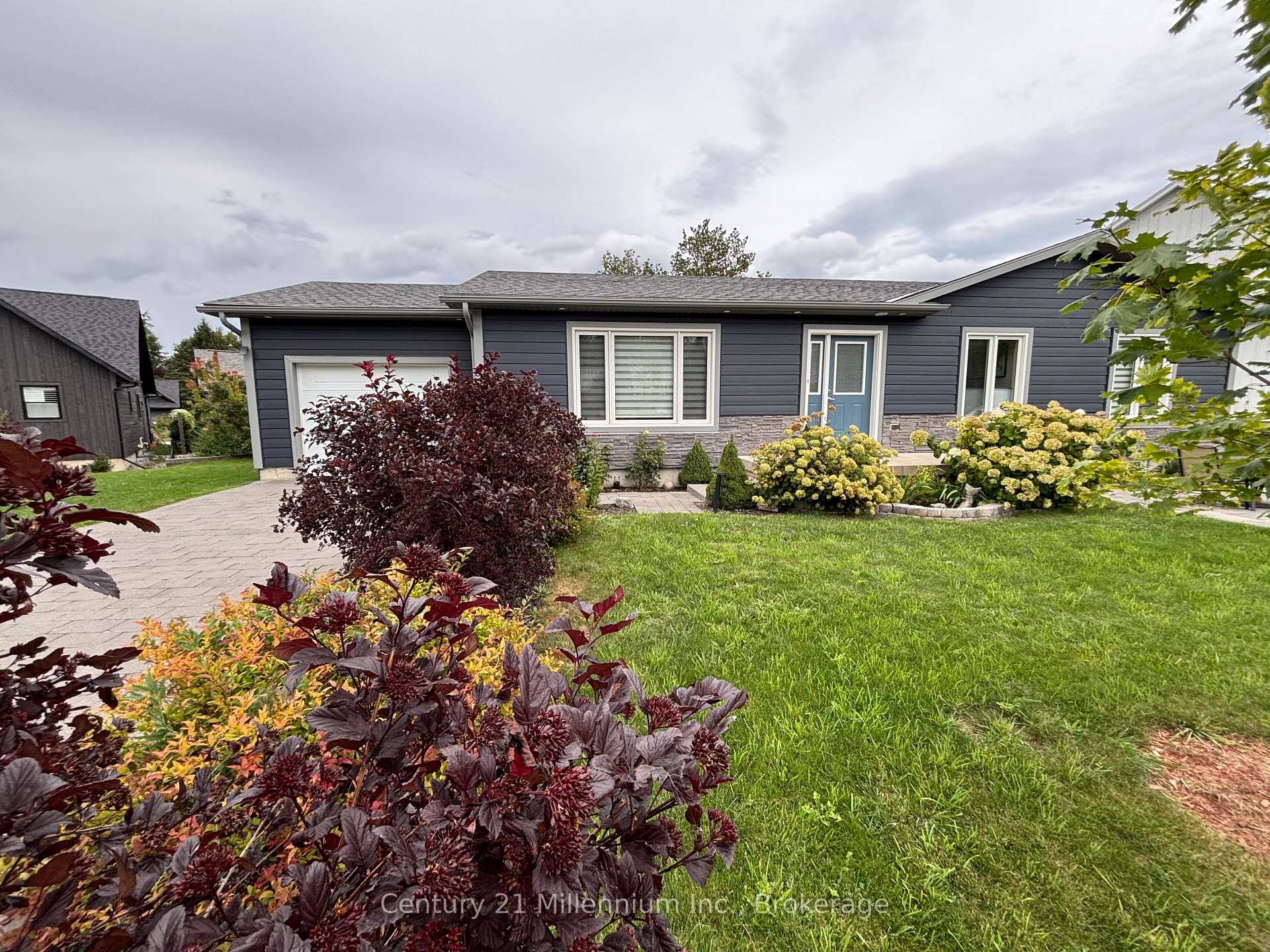 Photo 2 of 85 Gordon Crescent, Meaford — HOMEH