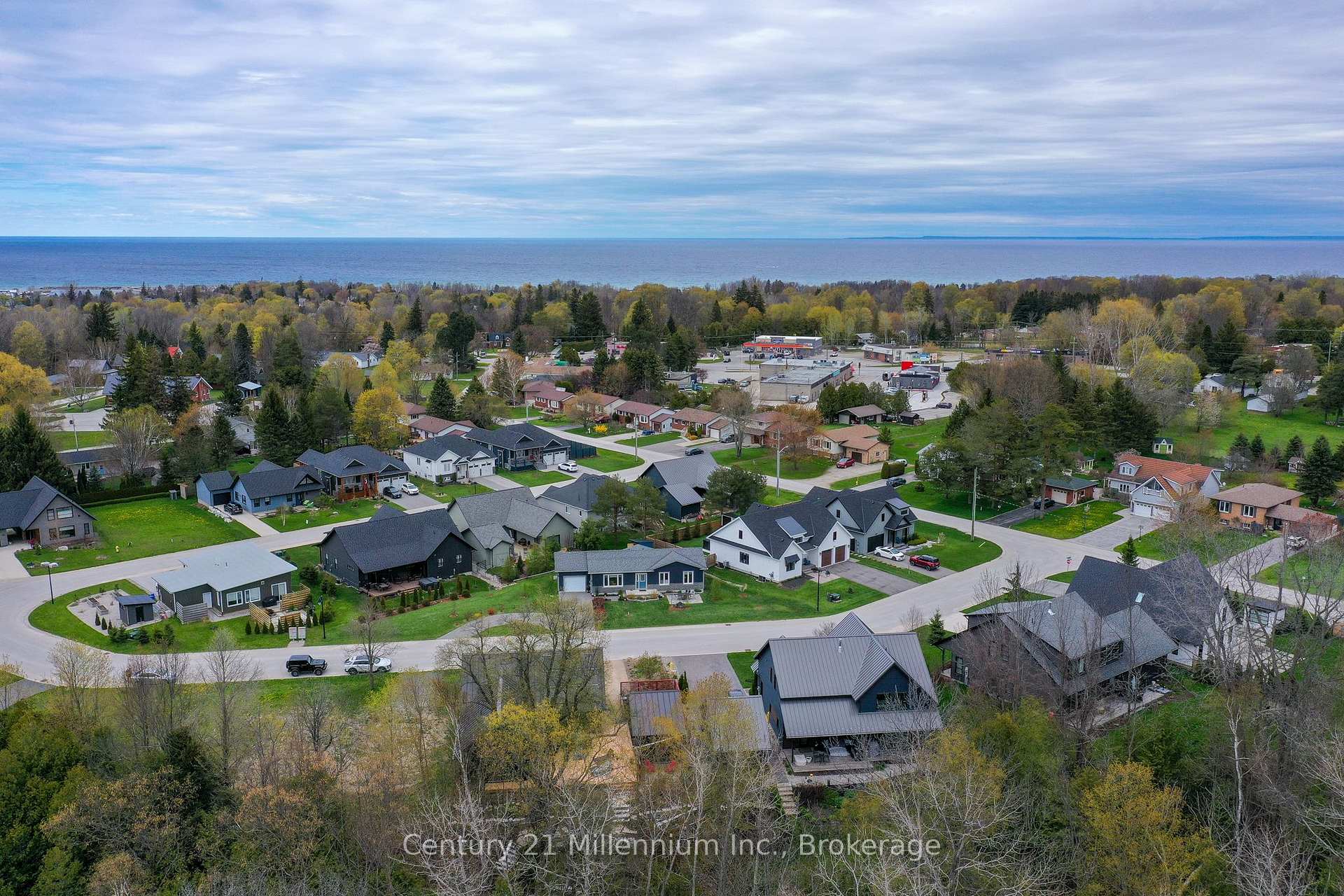 Photo 18 of 85 Gordon Crescent, Meaford — HOMEH
