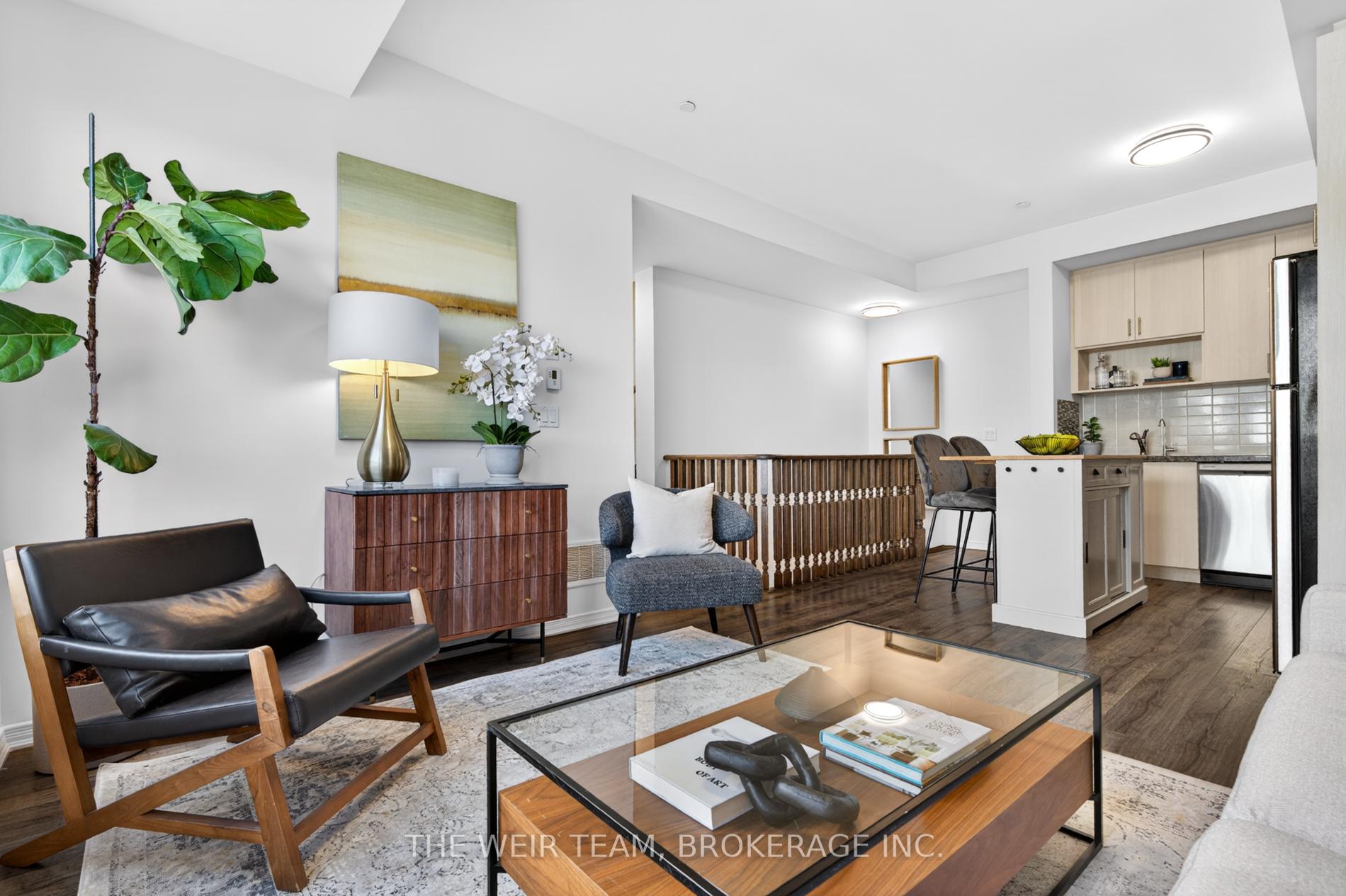 Photo of Unit 308, 1120 Briar Hill Avenue