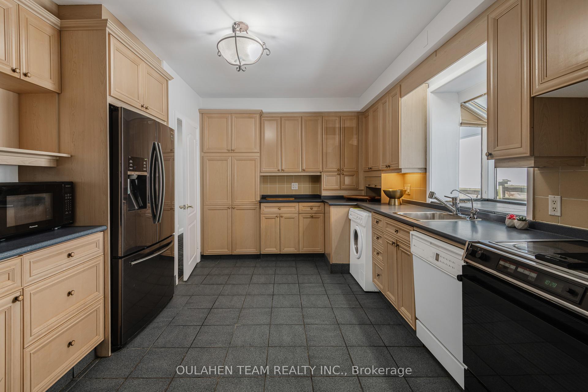 Photo 17 of 55 Foxwarren Drive, North York, Bayview Village — HOMEH