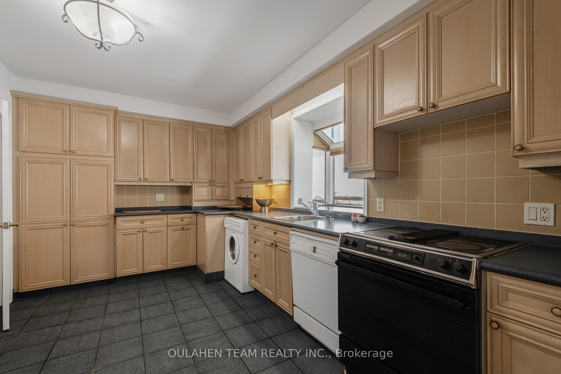 Photo 18 of 55 Foxwarren Drive, North York, Bayview Village — HOMEH