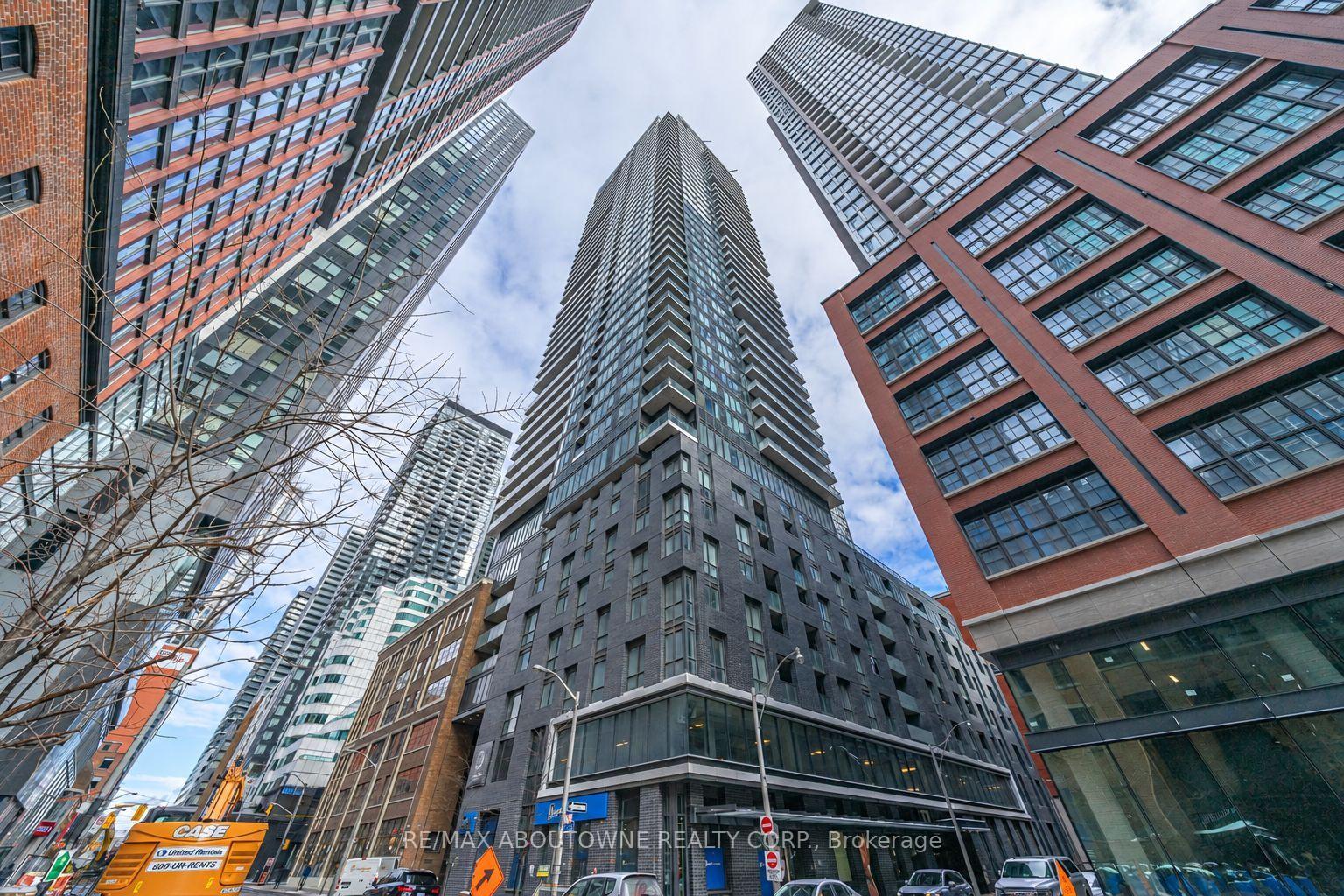 Photo 3 of Unit 4805, 115 Blue Jays Way, Toronto, Waterfront Communities — HOMEH