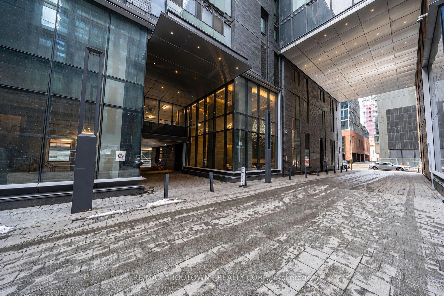 Photo 4 of Unit 4805, 115 Blue Jays Way, Toronto, Waterfront Communities — HOMEH