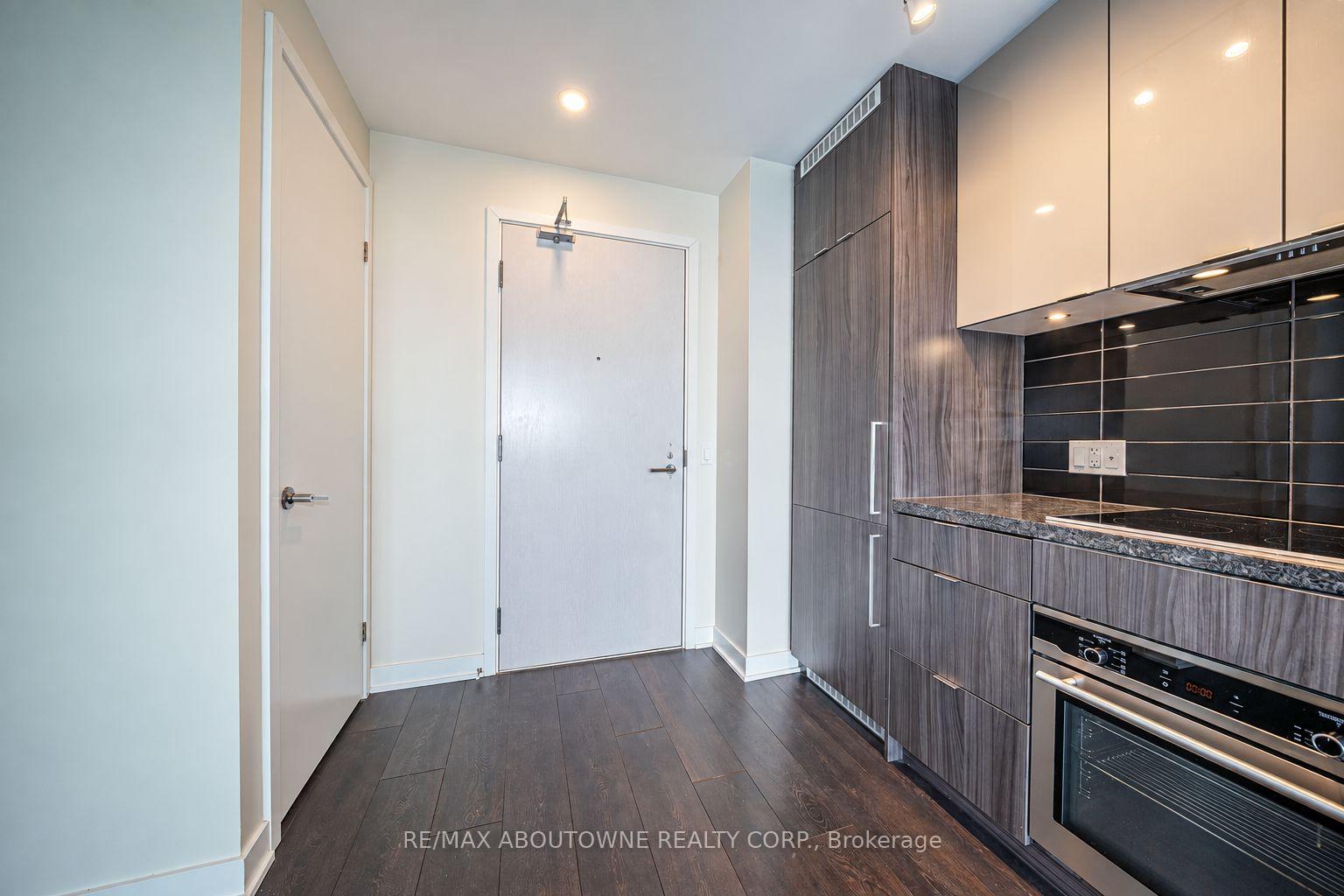 Photo 5 of Unit 4805, 115 Blue Jays Way, Toronto, Waterfront Communities — HOMEH