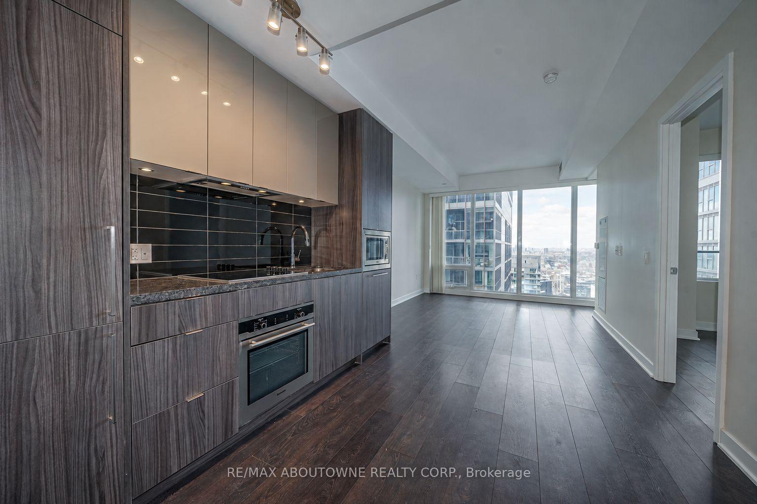 Photo 6 of Unit 4805, 115 Blue Jays Way, Toronto, Waterfront Communities — HOMEH