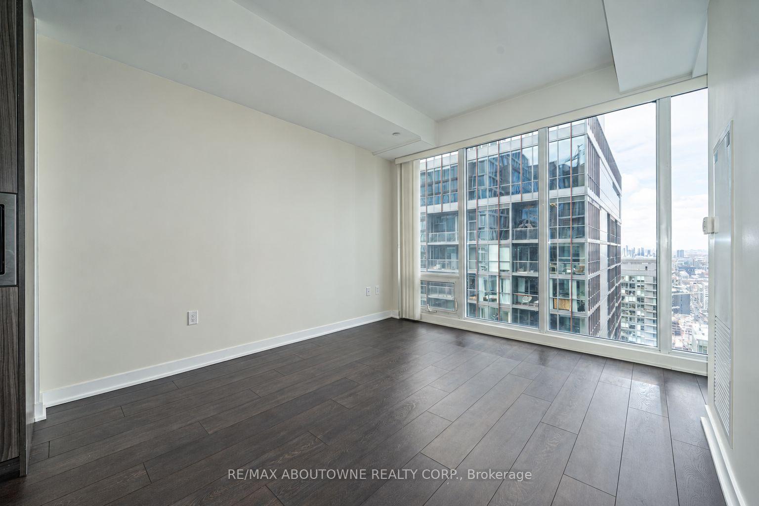 Photo 10 of Unit 4805, 115 Blue Jays Way, Toronto, Waterfront Communities — HOMEH