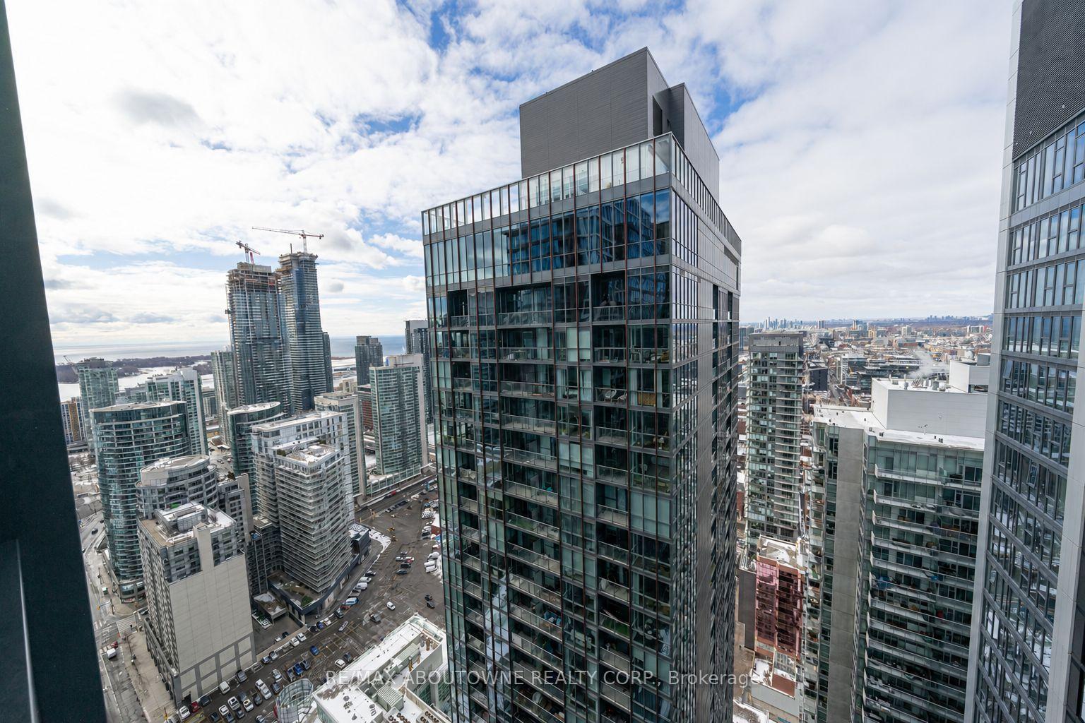 Photo 18 of Unit 4805, 115 Blue Jays Way, Toronto, Waterfront Communities — HOMEH