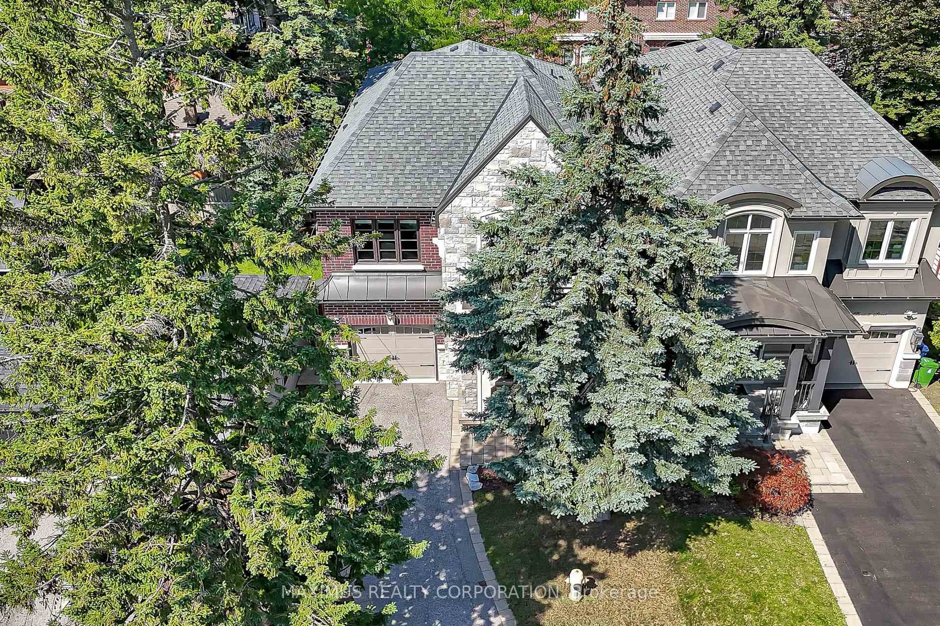Photo 2 of 24 Brussels Street, Etobicoke, Stonegate-Queensway — HOMEH