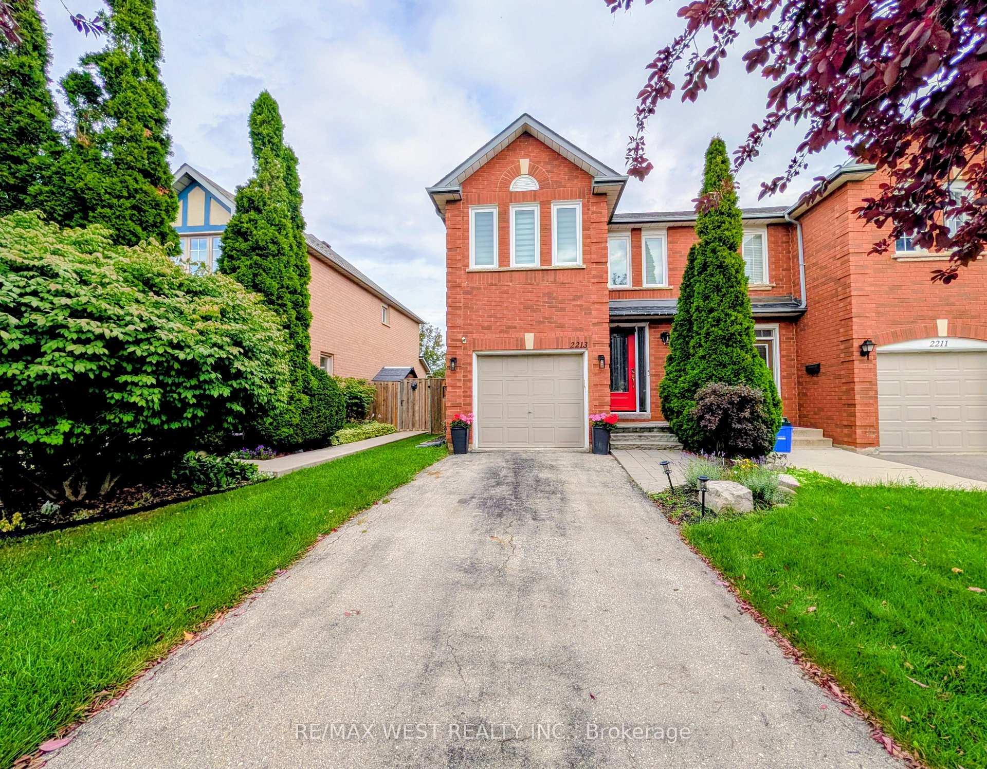 Photo 1 of 2213 Ridge Landing, Oakville, West Oak Trails — HOMEH