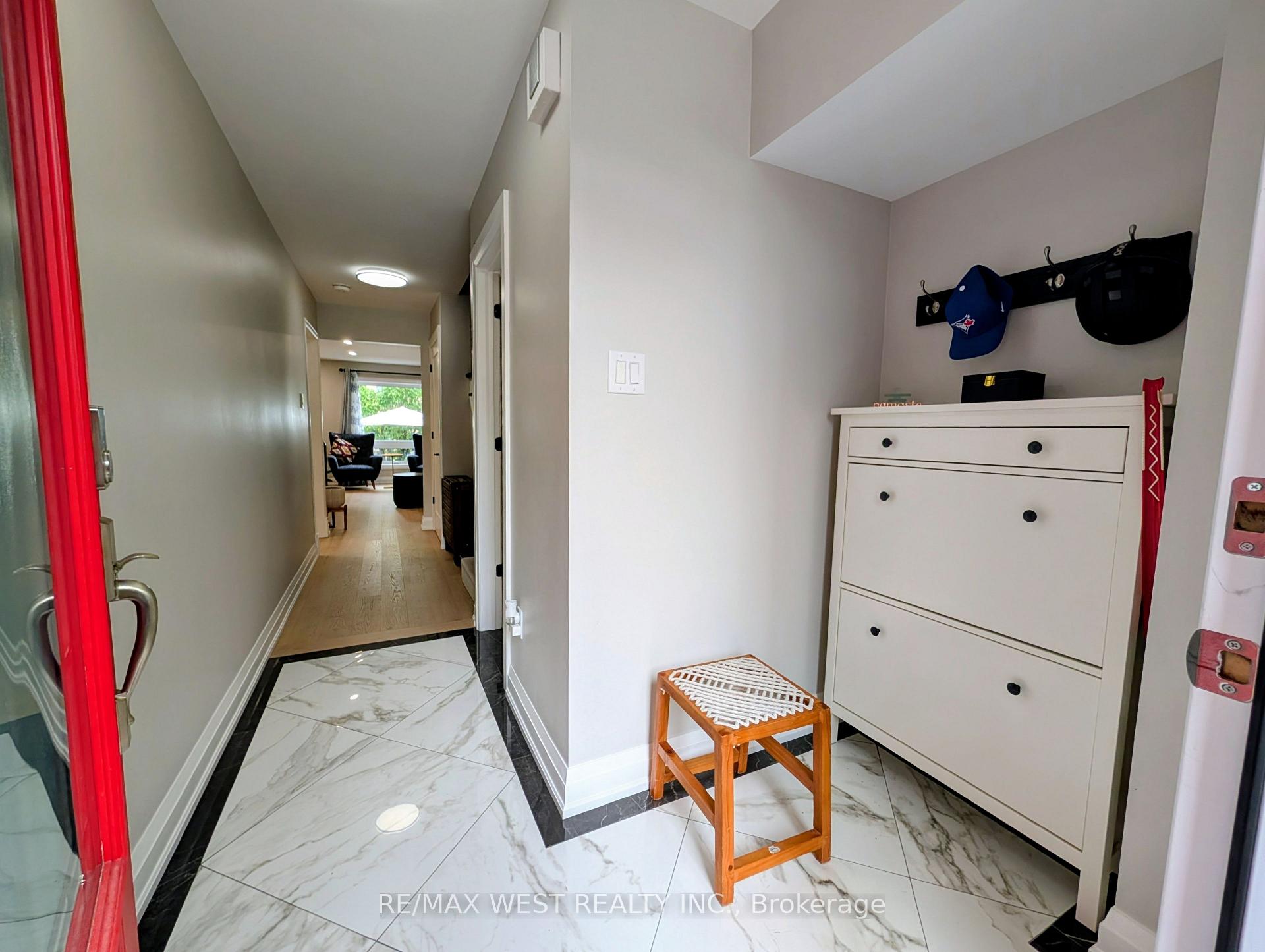 Photo 3 of 2213 Ridge Landing, Oakville, West Oak Trails — HOMEH