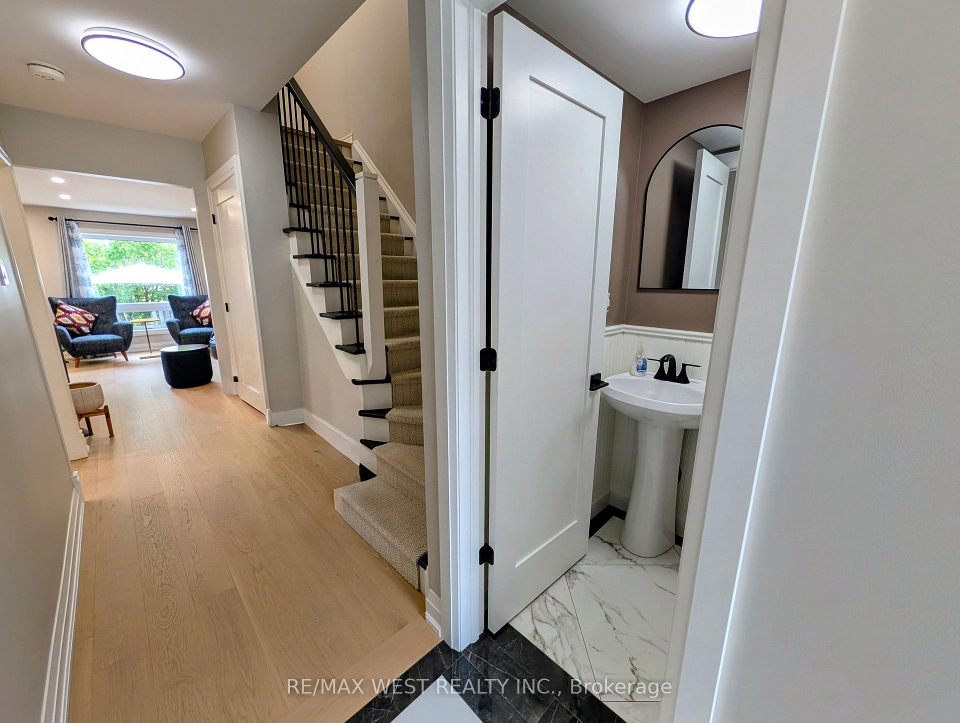 Photo 4 of 2213 Ridge Landing, Oakville, West Oak Trails — HOMEH
