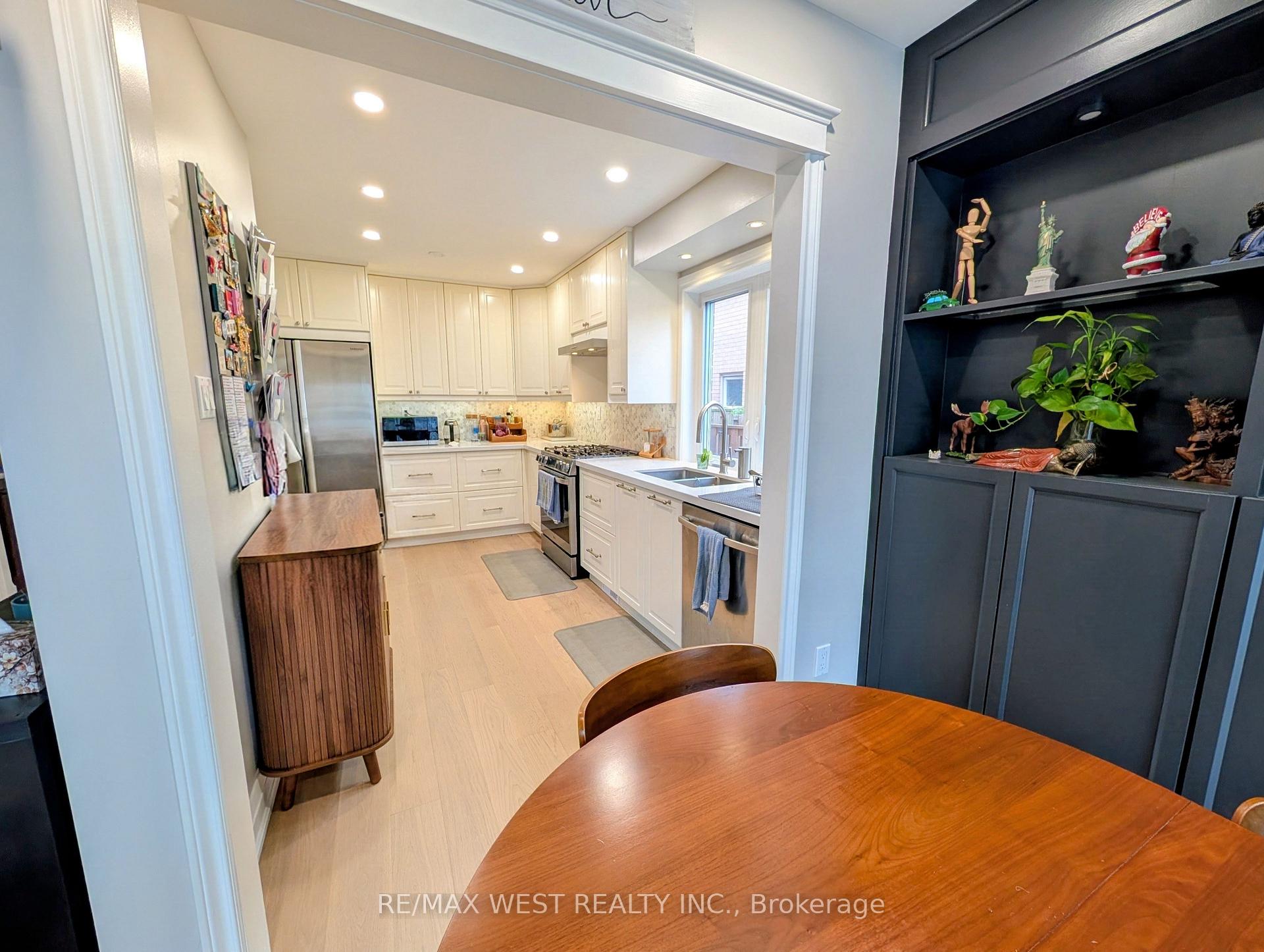 Photo 5 of 2213 Ridge Landing, Oakville, West Oak Trails — HOMEH