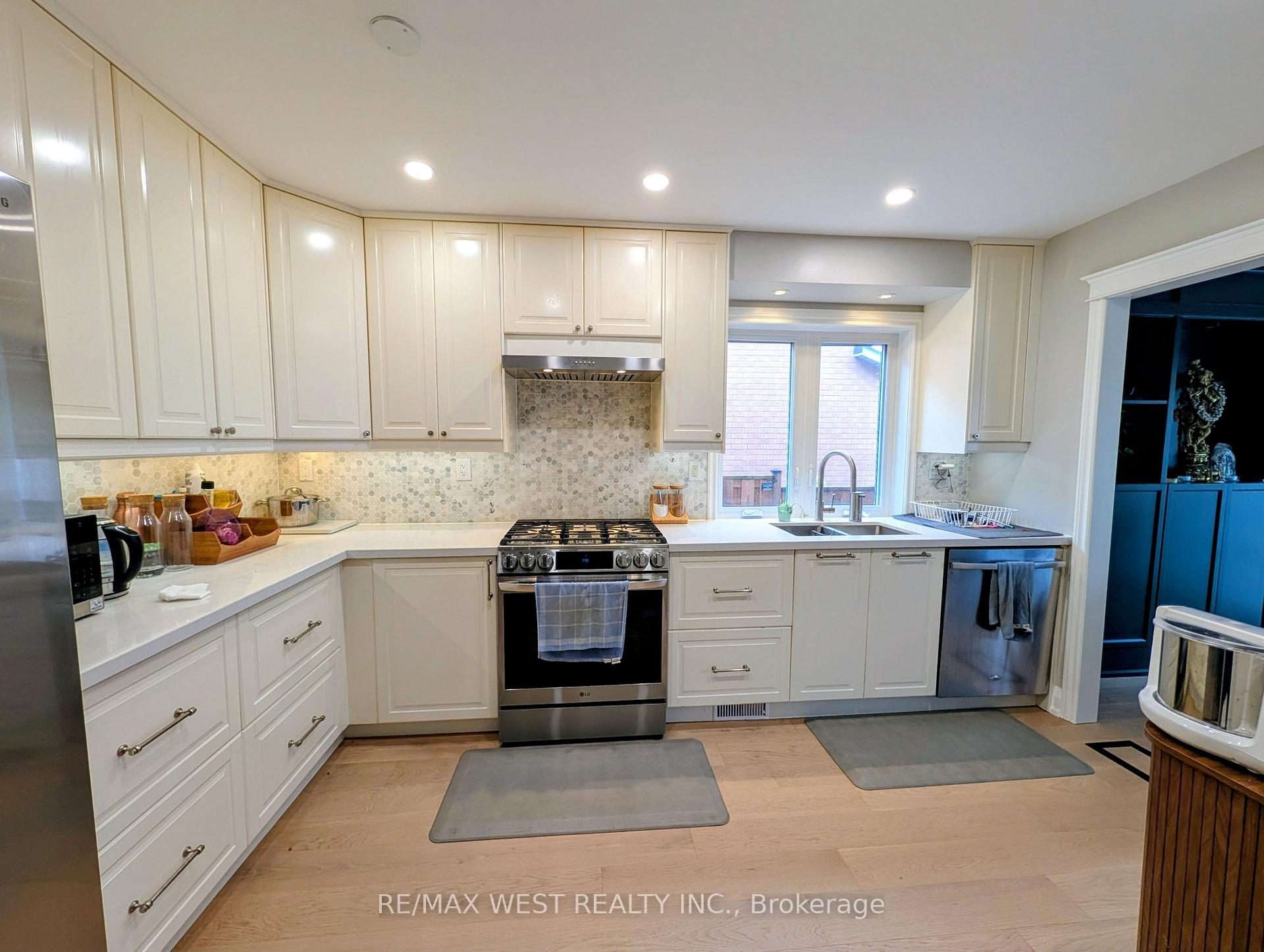Photo 6 of 2213 Ridge Landing, Oakville, West Oak Trails — HOMEH