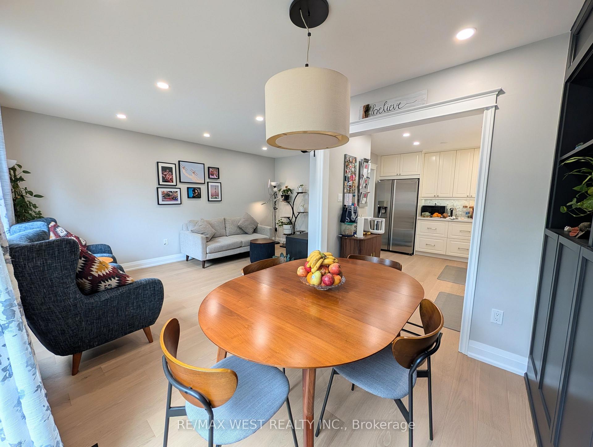 Photo 8 of 2213 Ridge Landing, Oakville, West Oak Trails — HOMEH