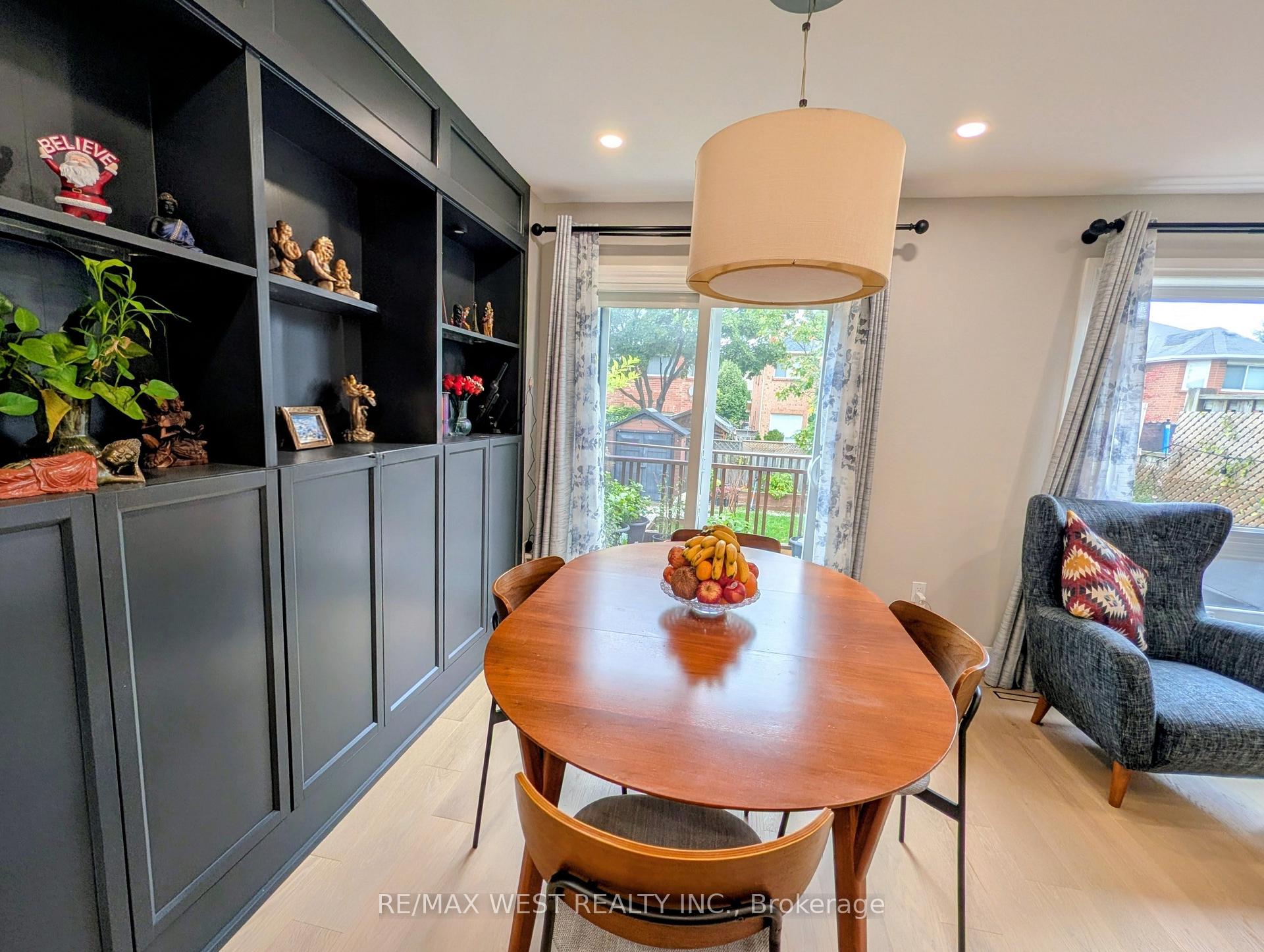 Photo 10 of 2213 Ridge Landing, Oakville, West Oak Trails — HOMEH