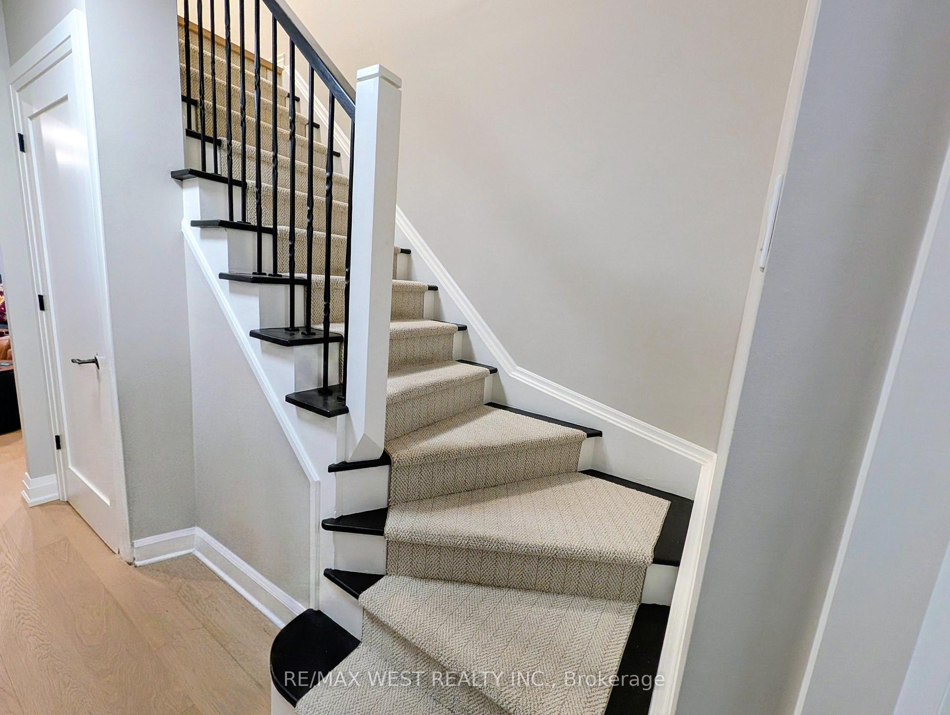 Photo 12 of 2213 Ridge Landing, Oakville, West Oak Trails — HOMEH