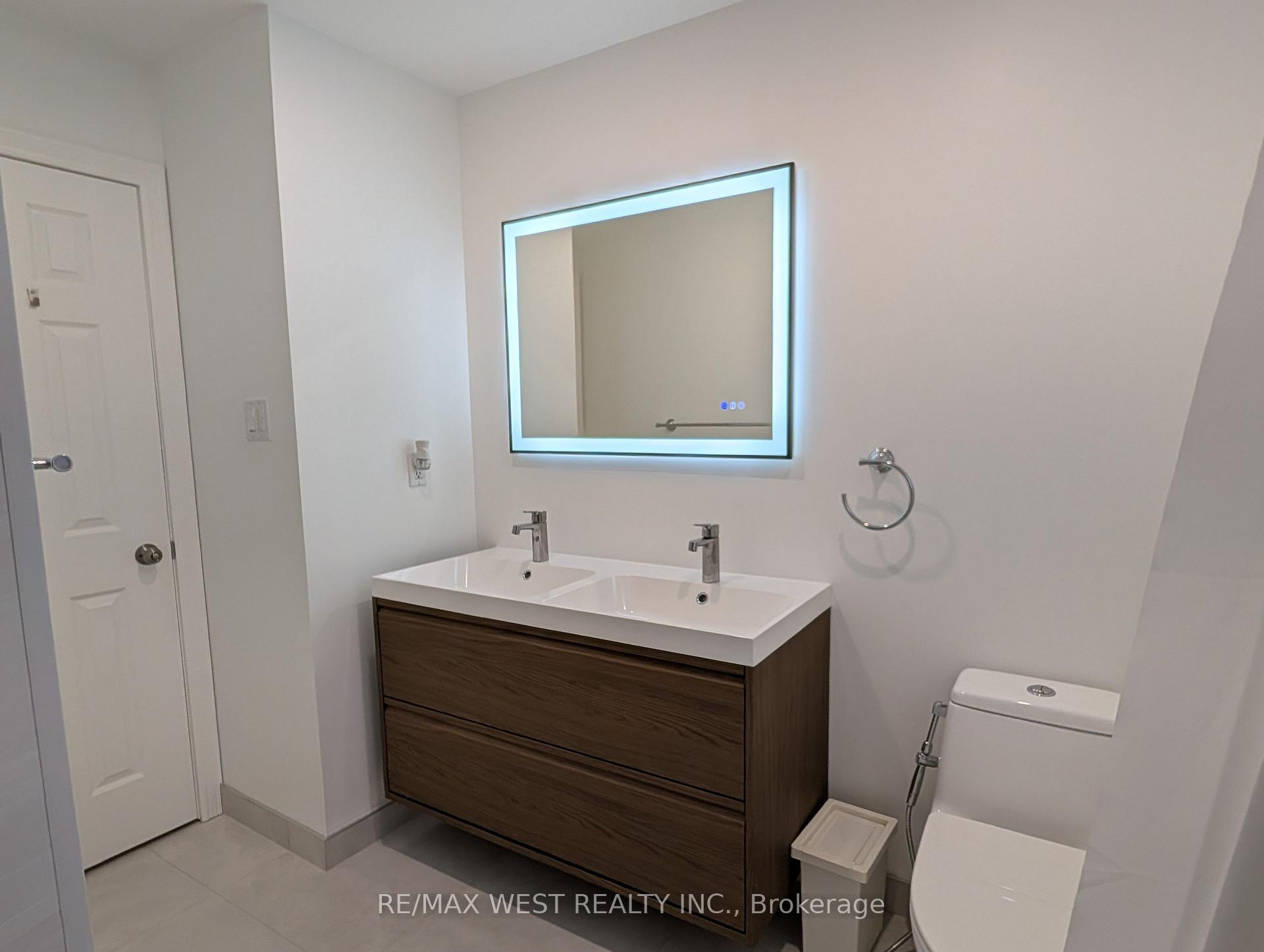 Photo 20 of 2213 Ridge Landing, Oakville, West Oak Trails — HOMEH
