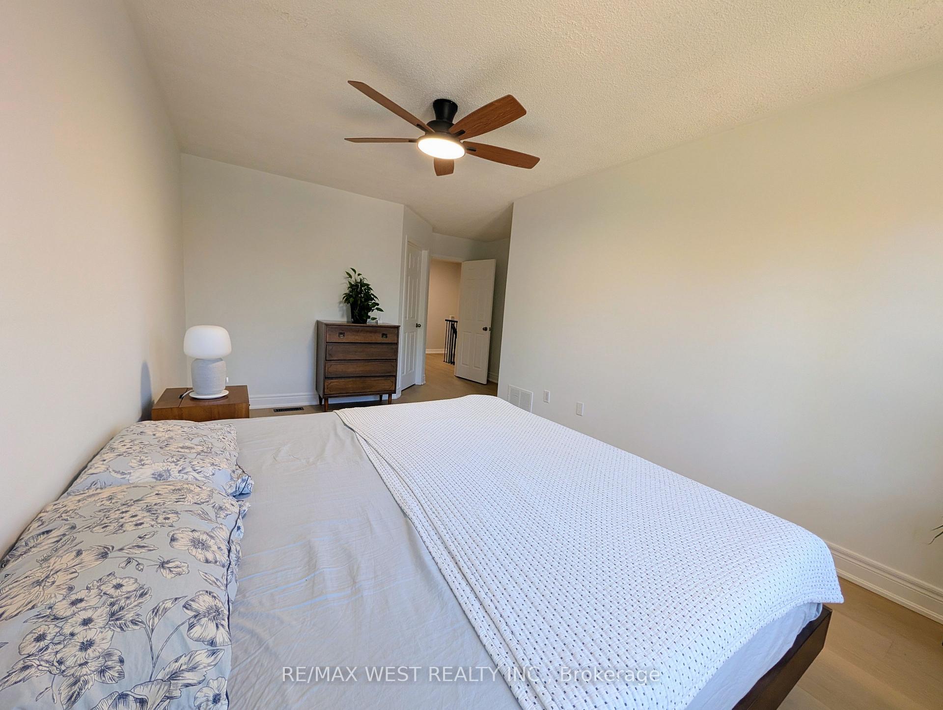 Photo 23 of 2213 Ridge Landing, Oakville, West Oak Trails — HOMEH
