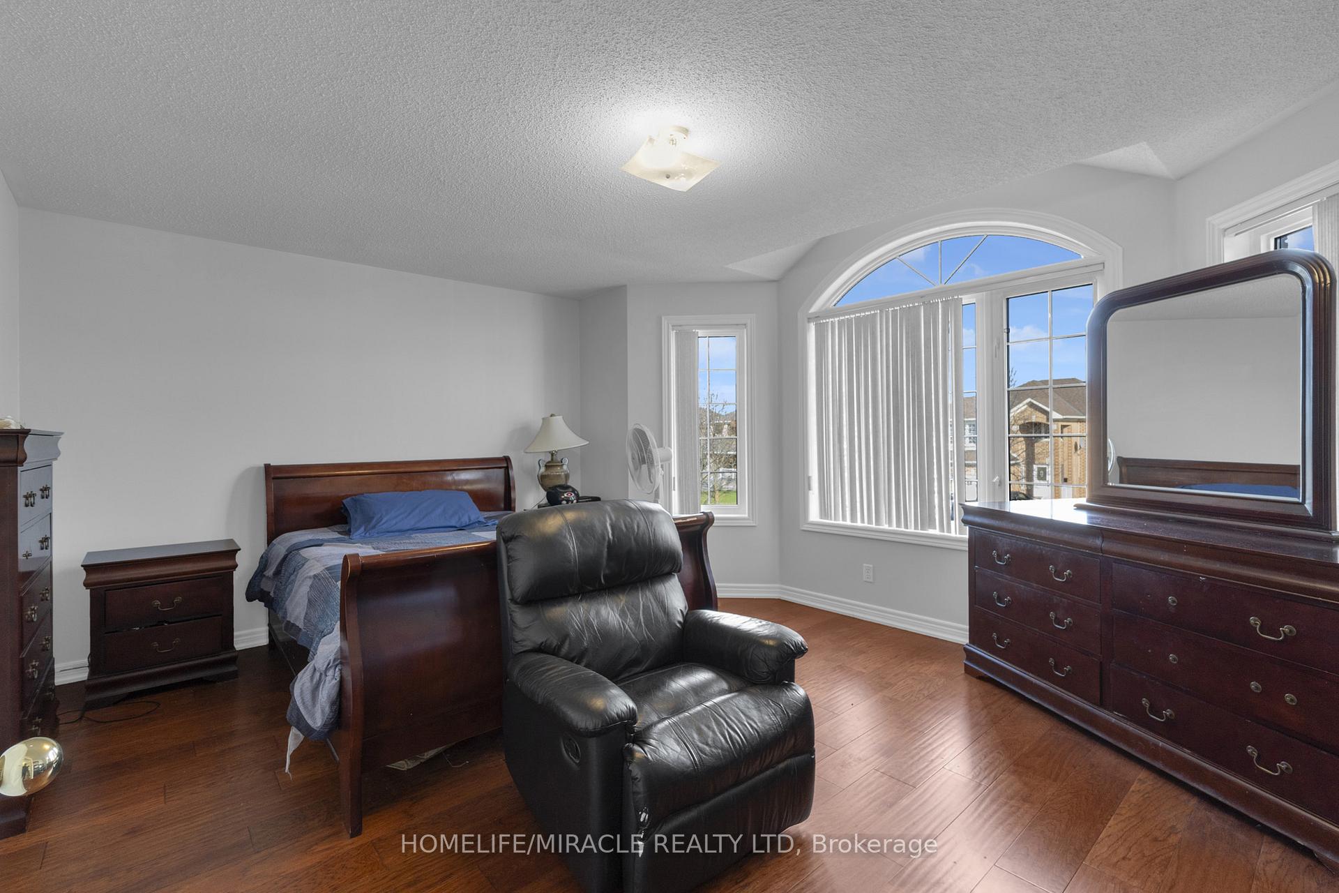 Photo 54 of 18 Hartwell Gate, Brampton, Sandringham-Wellington — HOMEH