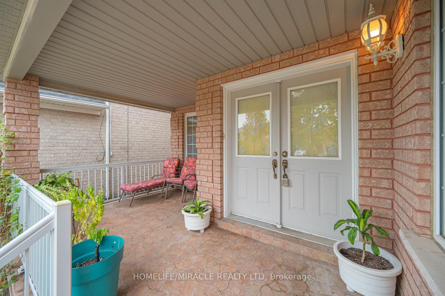 Photo 15 of 18 Hartwell Gate, Brampton, Sandringham-Wellington — HOMEH