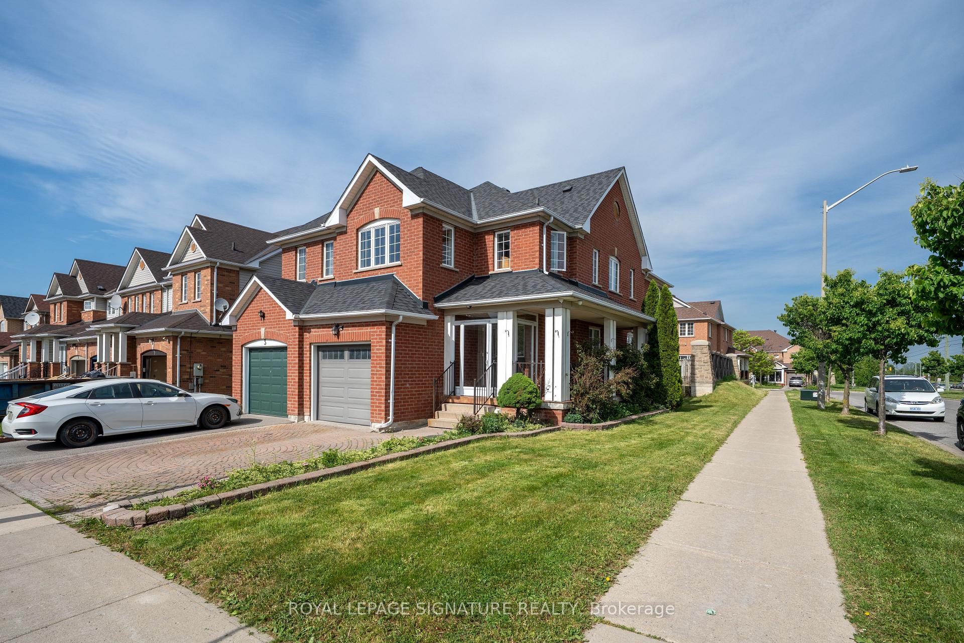 Photo 2 of 1 Holloway Road, Markham, Cedarwood — HOMEH